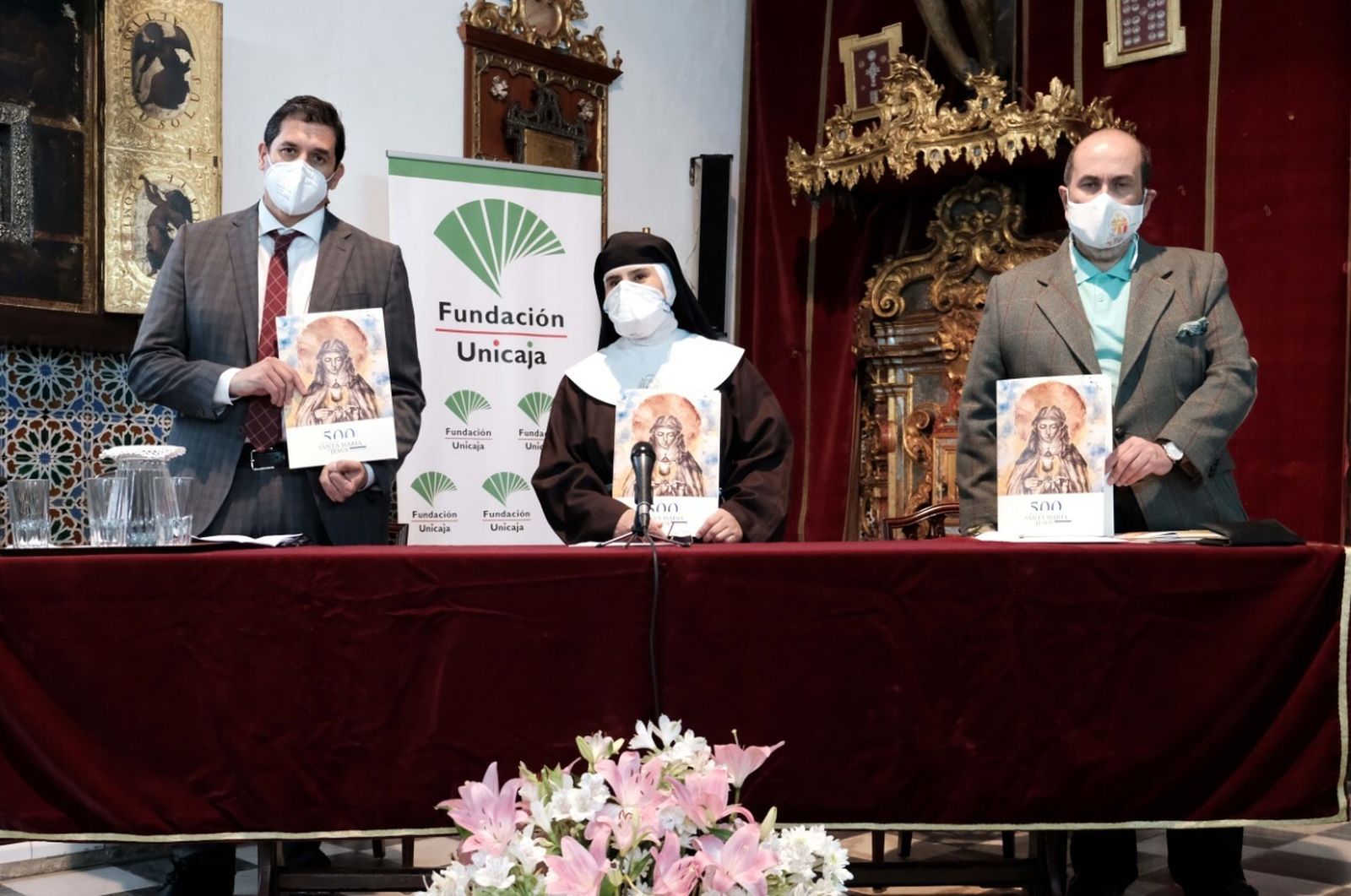 Rafael Muñoz, sor Lucía y Antonio Lebrero en el acto de presentación.