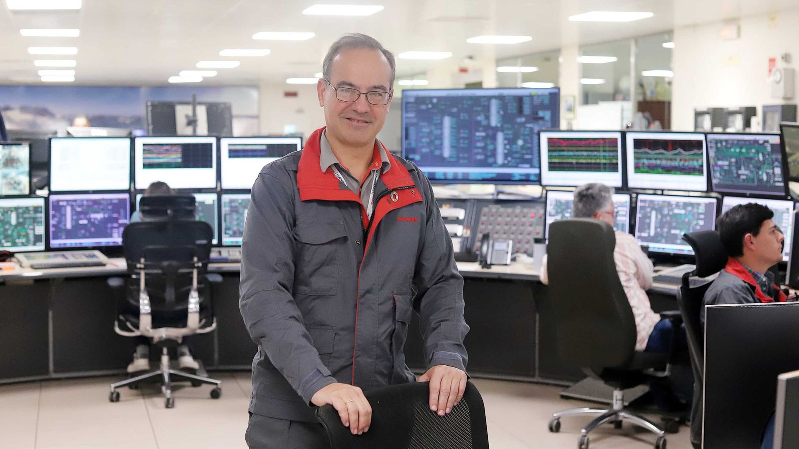 Jorge Acitores, en la sala de control del Parque Energético de la Rábida.