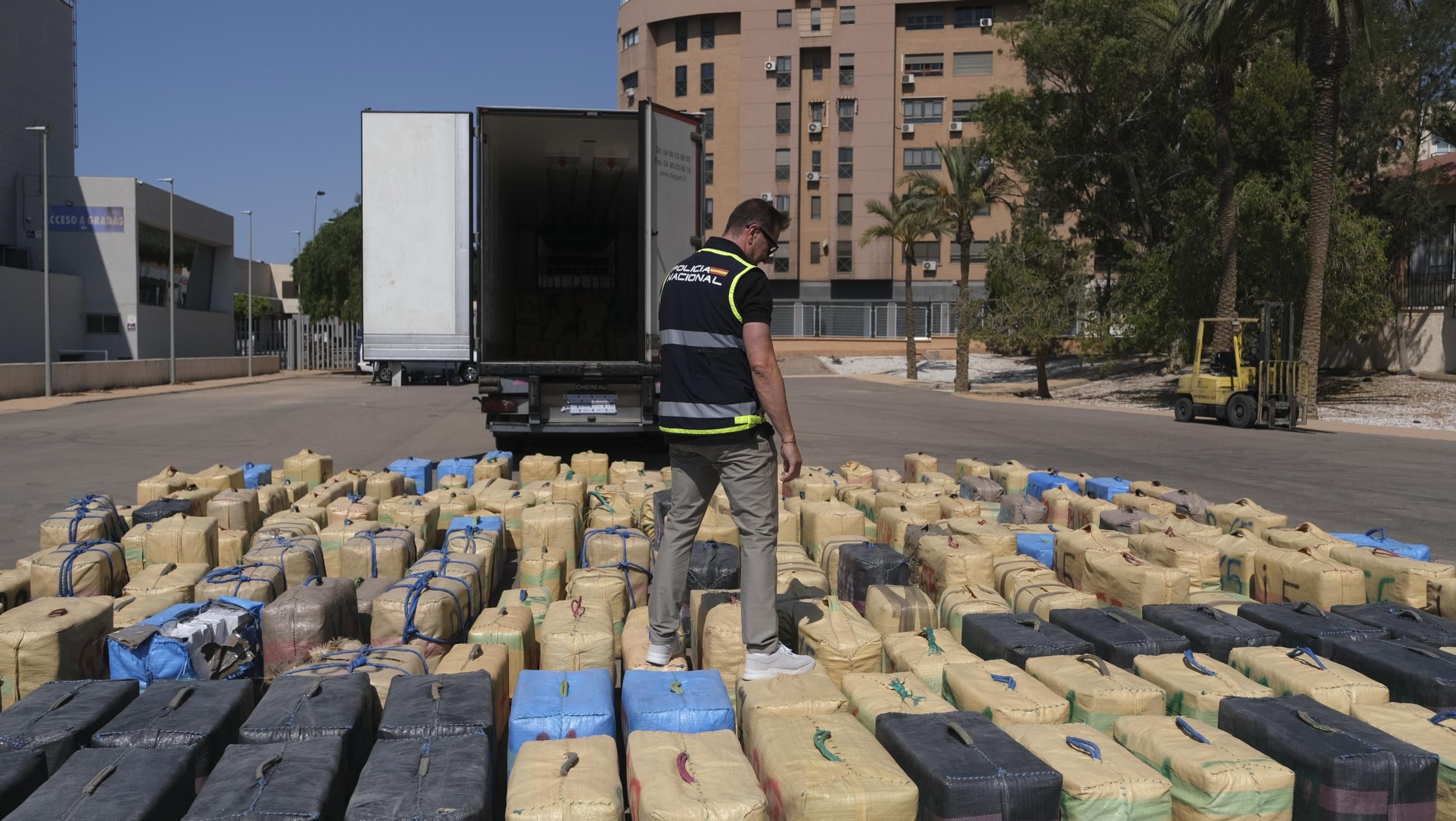 Almería, epicentro del mayor alijo de hachís oculto entre sandías: 15 toneladas