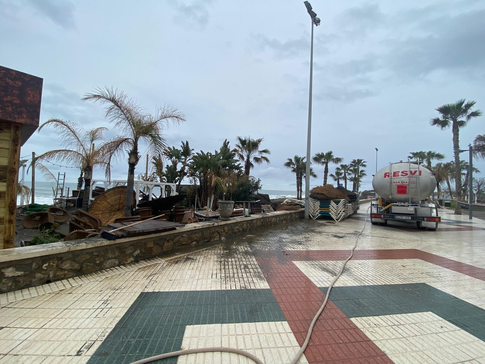 Los destrozos del temporal en las playas de la Axarquía, en fotos