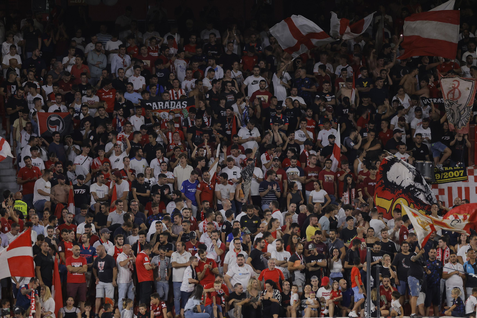 Búscate en las fotos del Sevilla-Rayo