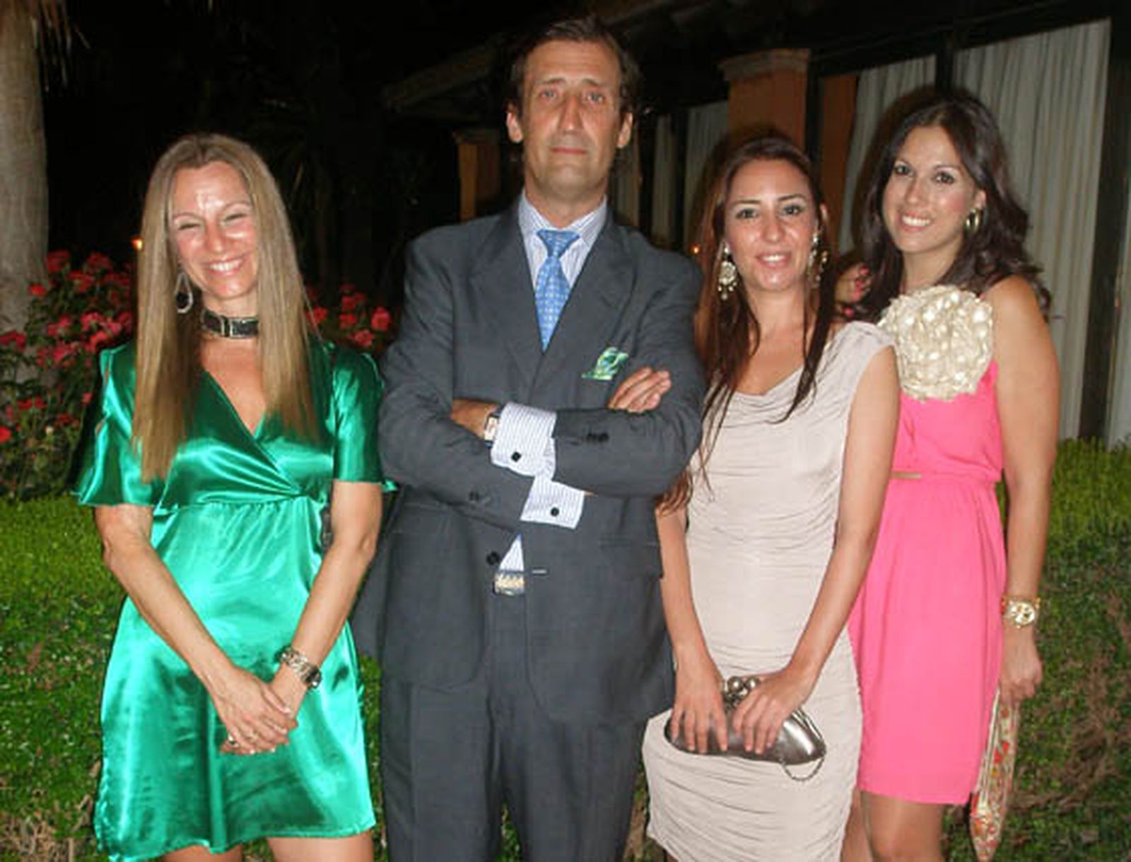 Las abogadas de Emilio Moeckel Abogados Amparo Navarro, Carmen Vázquez, y Carmen Oliveros (antiguas alumnas de Práctica Jurídica y de Mediación Familiar) junto al director del Icide y titular del despacho.