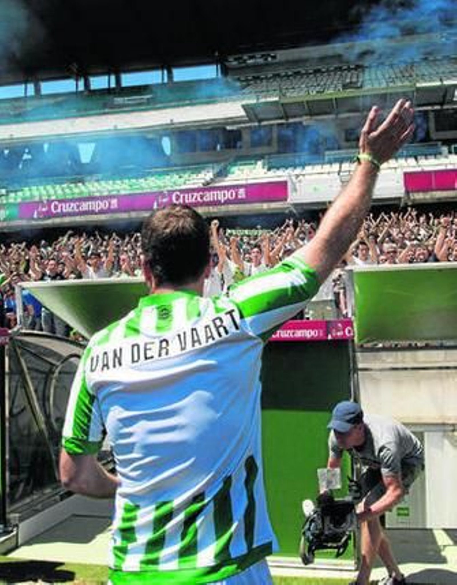 Rafael Van der Vaart, durante su presentación en el Benito Villamarín.