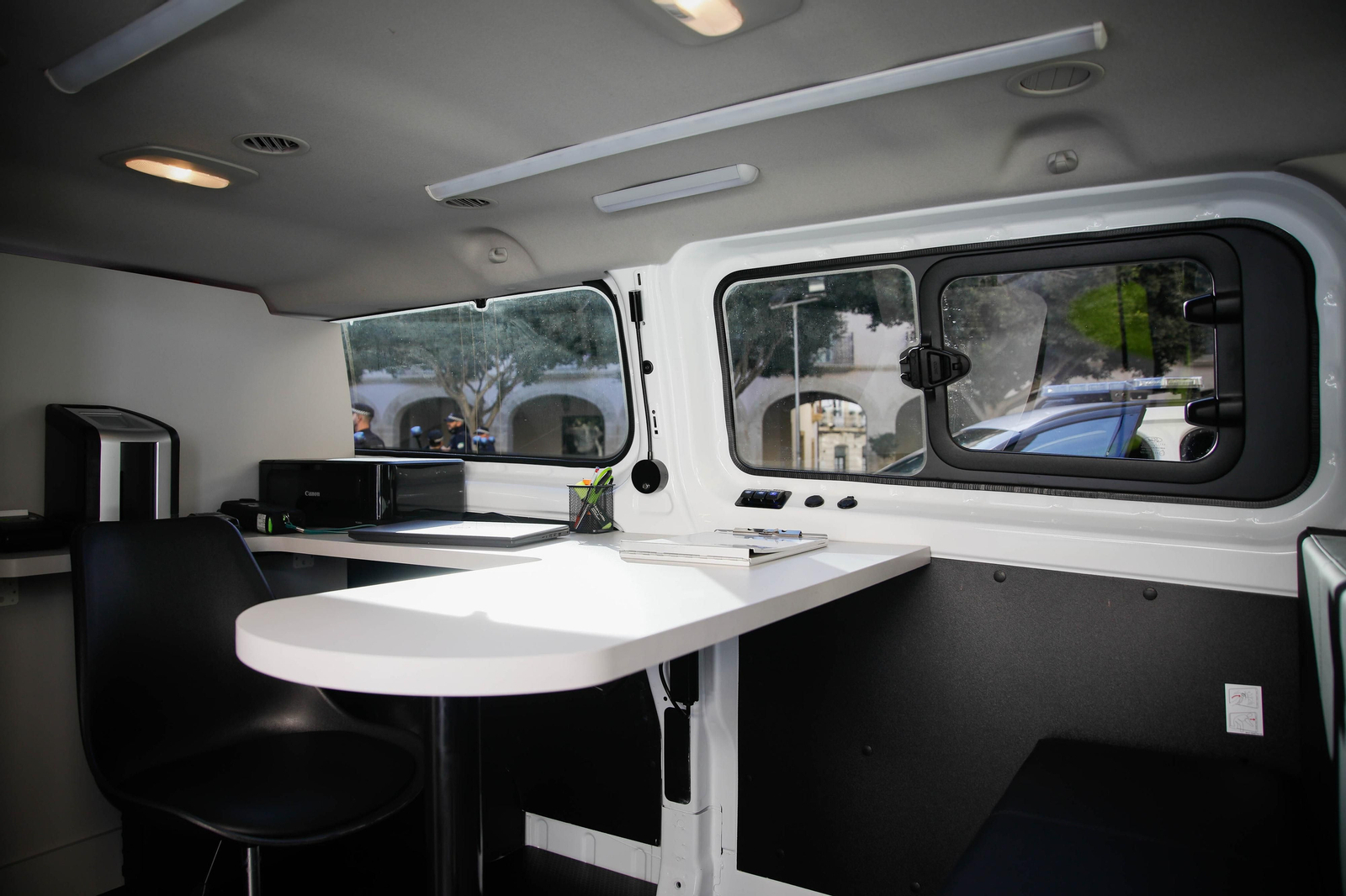 Presentación vehículos y motos policía local en imágenes