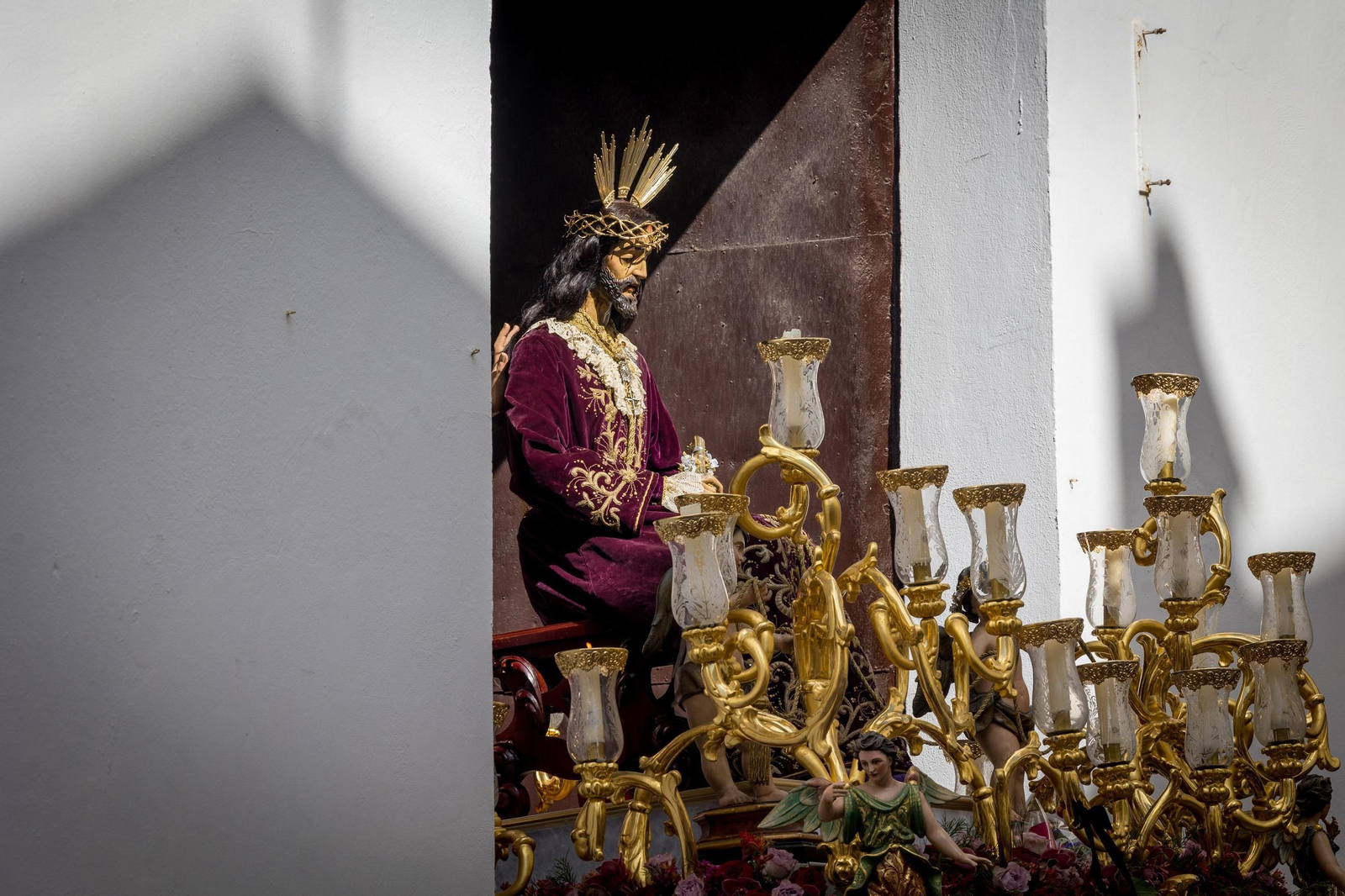 Imágenes de la salida de Cigarreras en la Semana Santa de Cádiz 2025