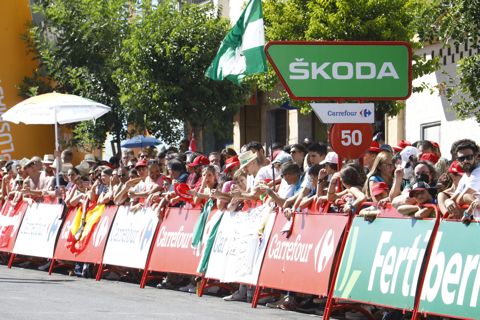 El ambiente en Montilla tras la llegada de La Vuelta, en imágenes