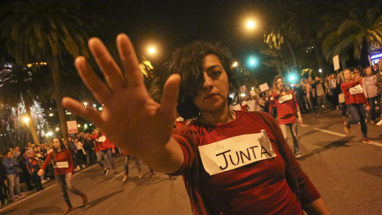 Una mujer reivindica la unión del colectivo.