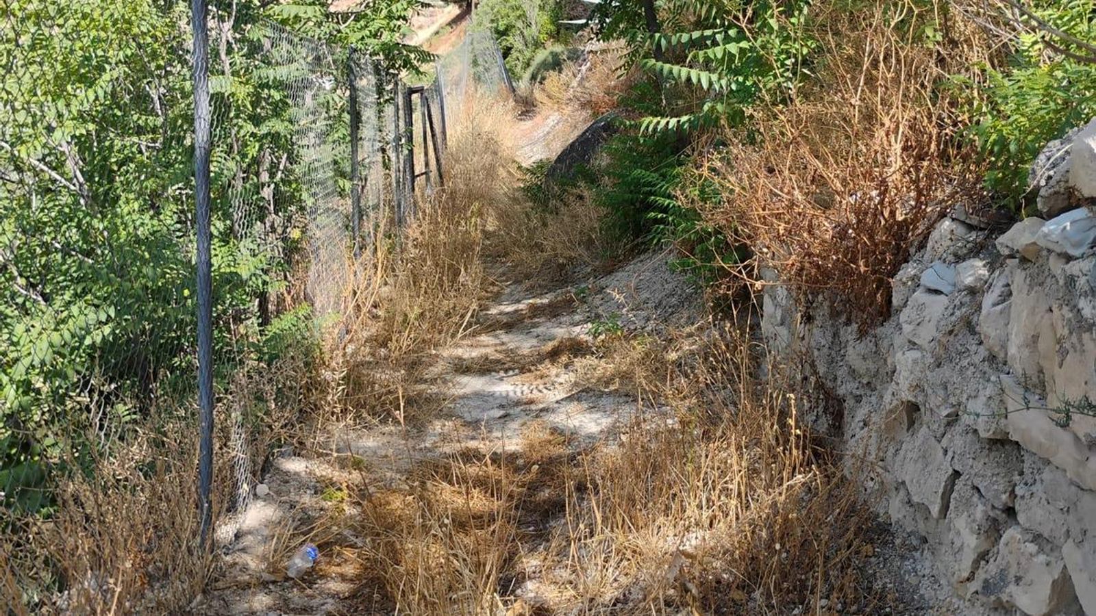 Estado de una de las calles de la pedanía.