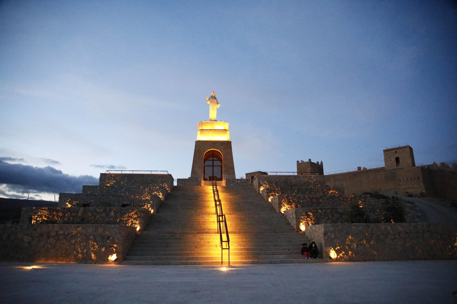 Las mejores imágenes del encendido de luces en el Cerro de San Cristobal de Almería