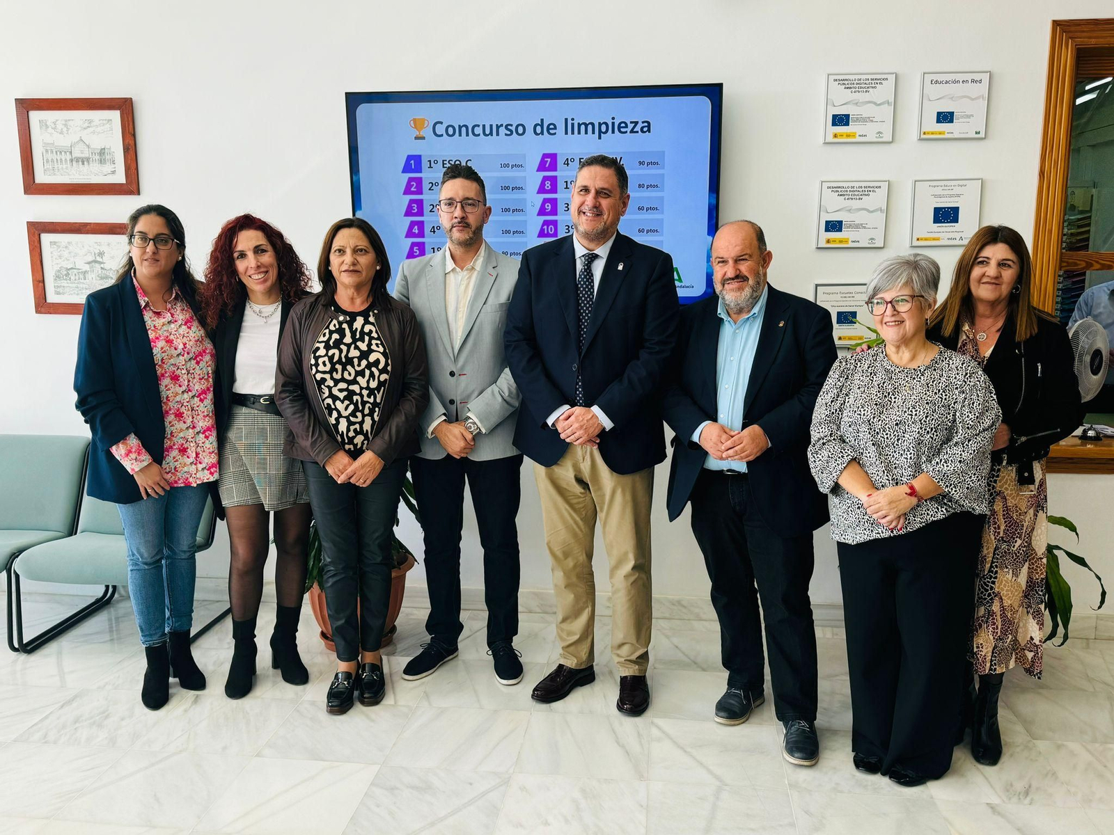El delegado Francisco Alonso, durante su visita al IES Ciudad de Dalías.