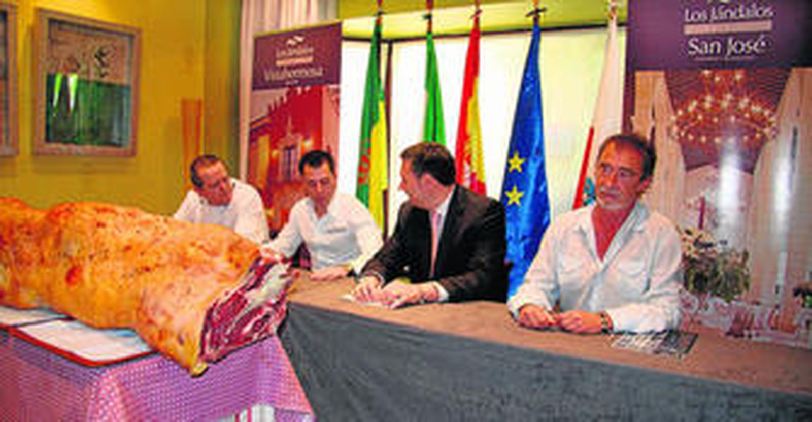 Responsables del hotel Los Jándalos, con el proveedor de la carne Germán Mendioroz y el cocinero Aitor Fernández Guerra.