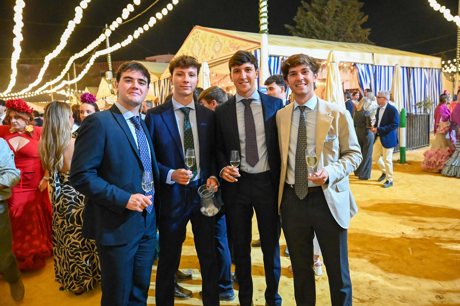 Imágenes del ambiente del ambiente de la noche del sábado en la Feria de Otoño y del Caballo 2025 de Huelva