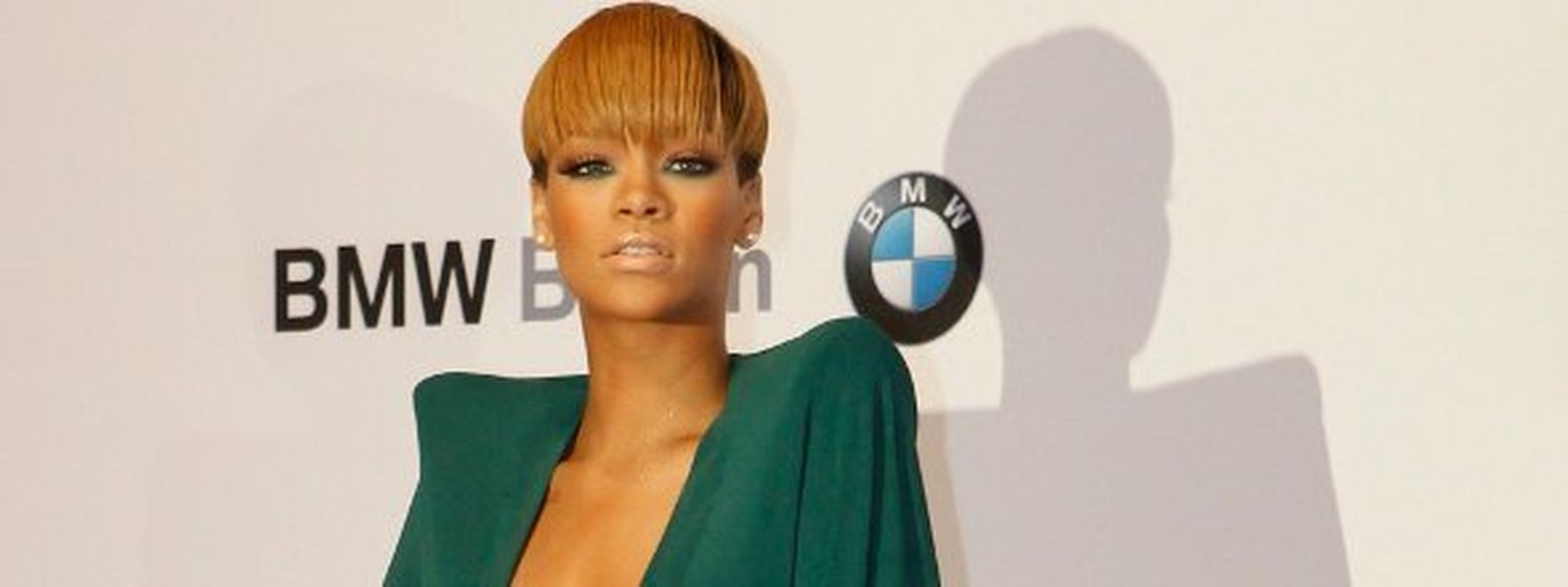 Rihanna mientras actúa en un concierto en el estadio Inonu de Estambul (Turquía).  EFE/Sedat Suna.