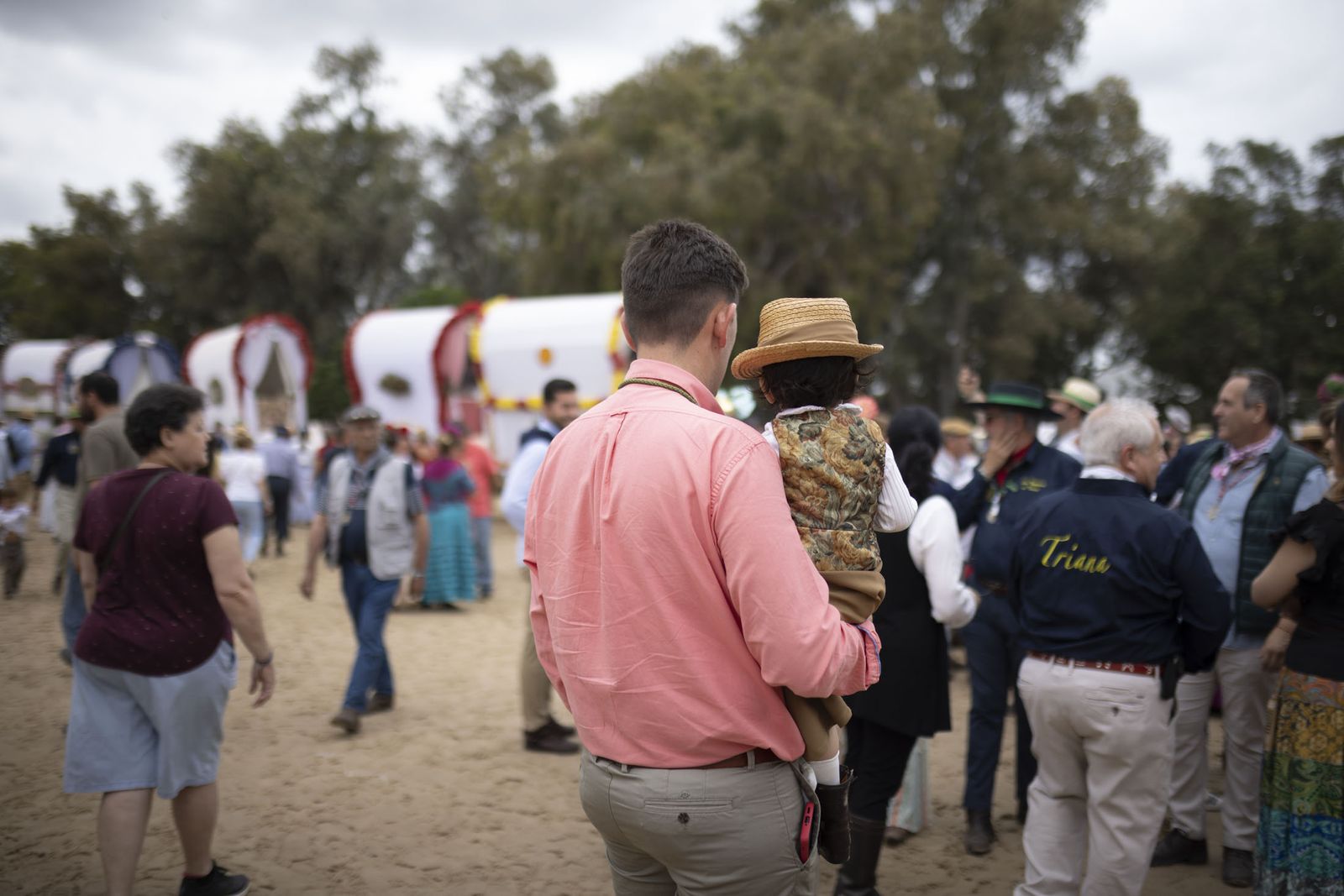 El Rocío 2023: Imágenes de ambiente en la aldea durante la presentación de las Hermandades