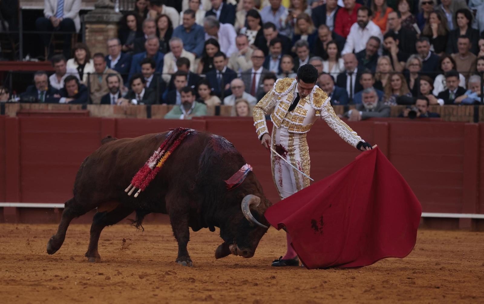Las imágenes de los toros en Sevilla con Morante de la Puebla, José María Manzanares y Talavante