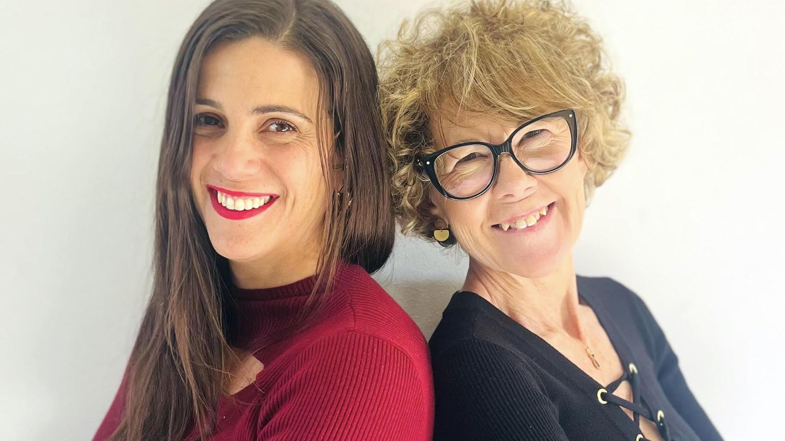 Pilar Flores (derecha) y Ana Sánchez-Kuhn, investigadoras de la Universidad de Almería. Pilar Flores (derecha) y Ana Sánchez-Kuhn, investigadoras de la Universidad de Almería.