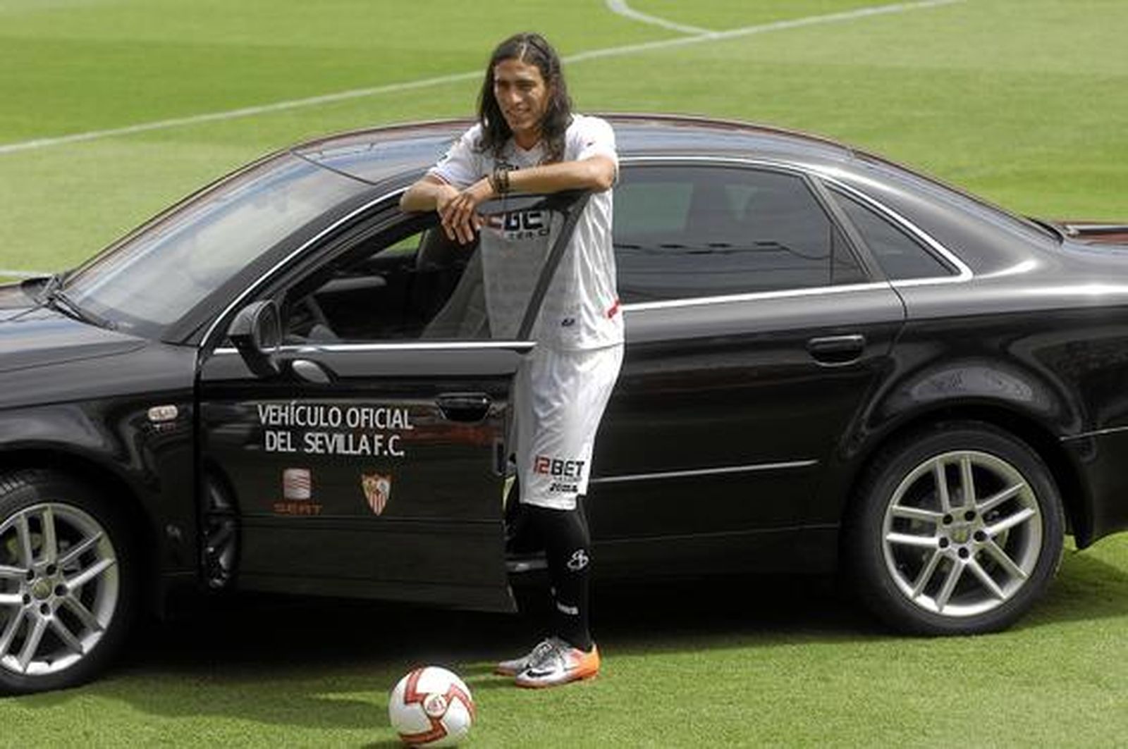 Martín Cáceres durante su presentación.

Foto: Manuel Gómez