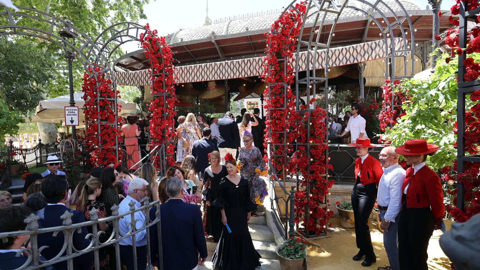Gran ambiente en la caseta de González Byass