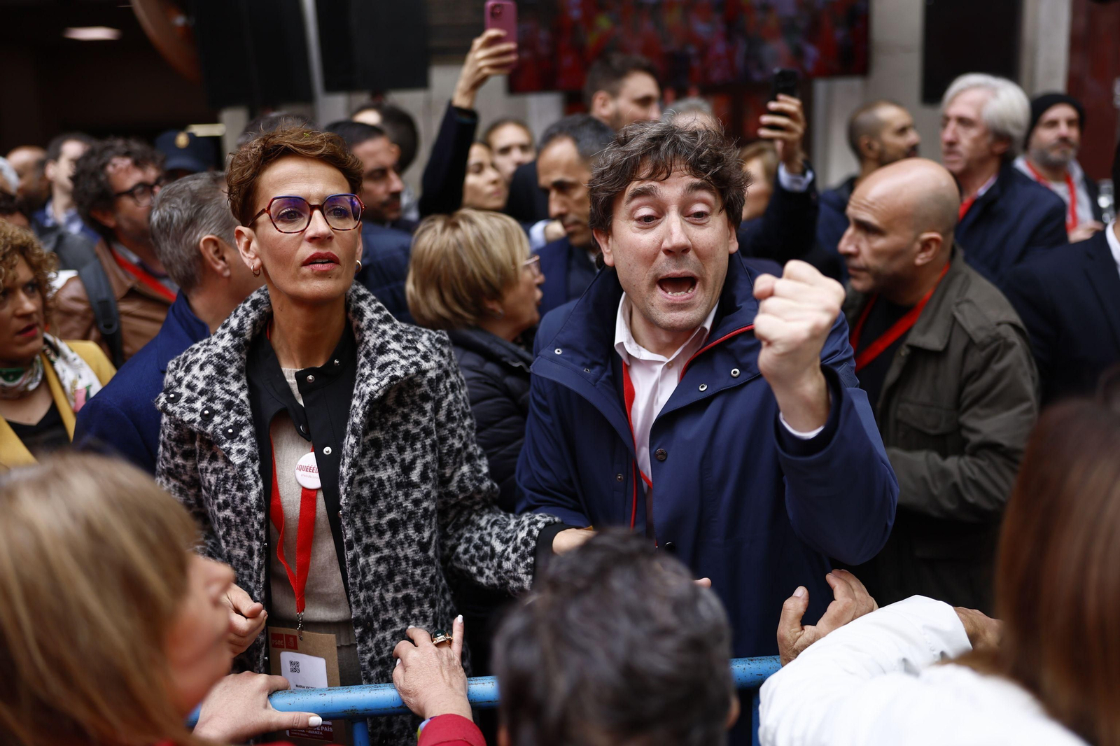 Los dirigentes socialistas salen a Ferraz