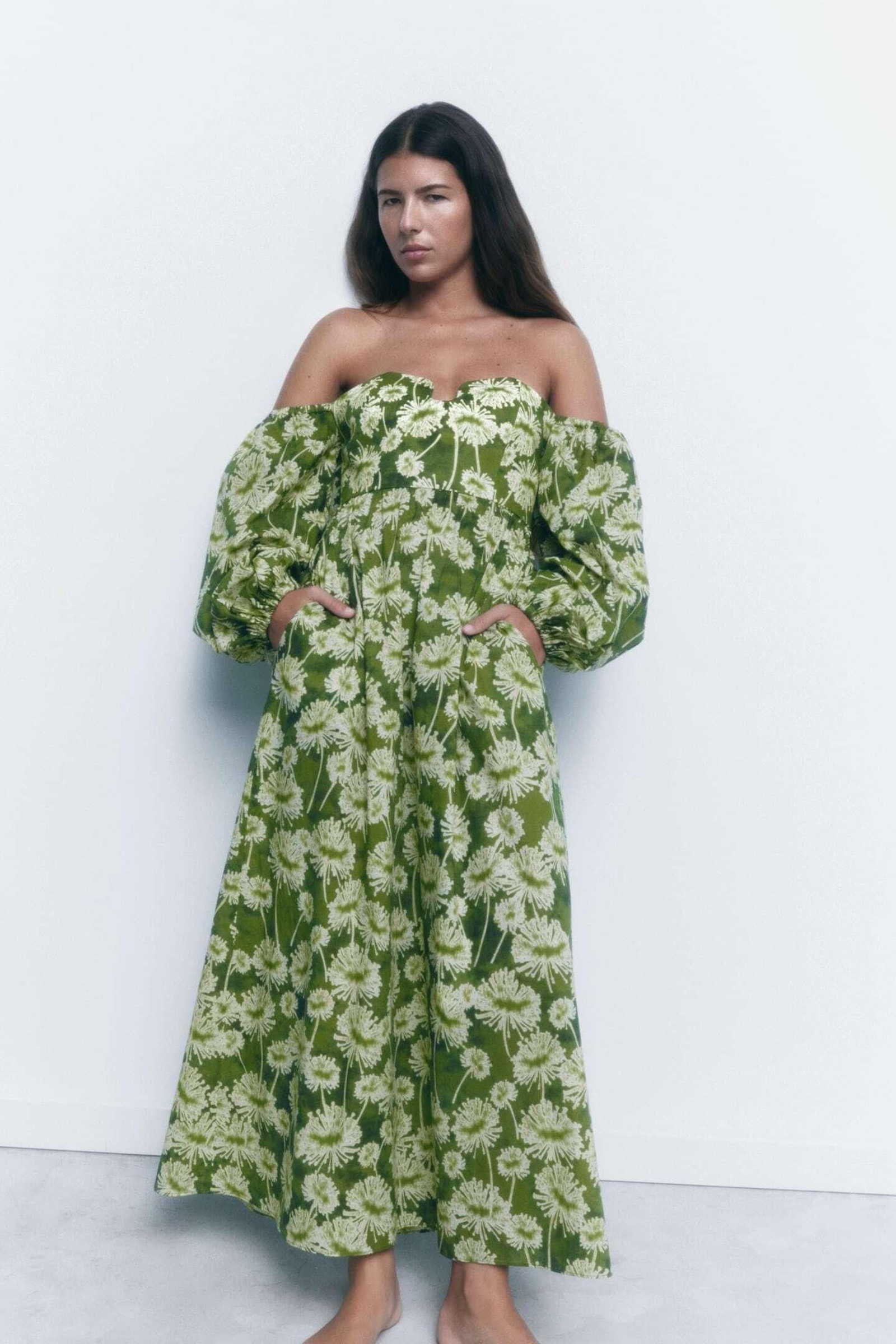 Vestido de flores de Zara.