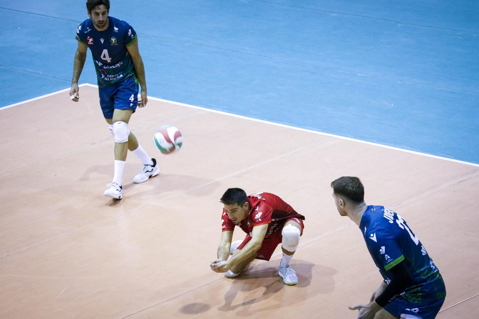 Unicaja Costa de Almería-Arenal Emeve de la Superliga, en imágenes