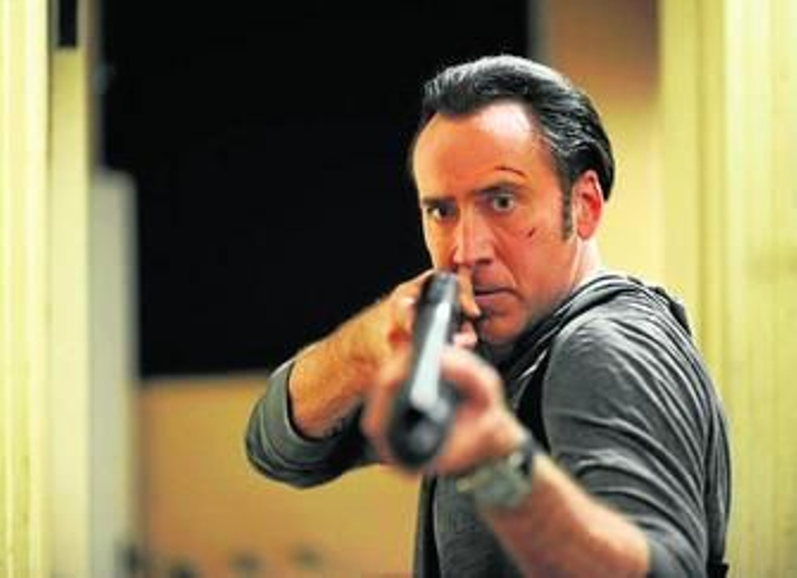 El director Paco Cabezas remata este traje cortado a la medida del actor estadounidense.