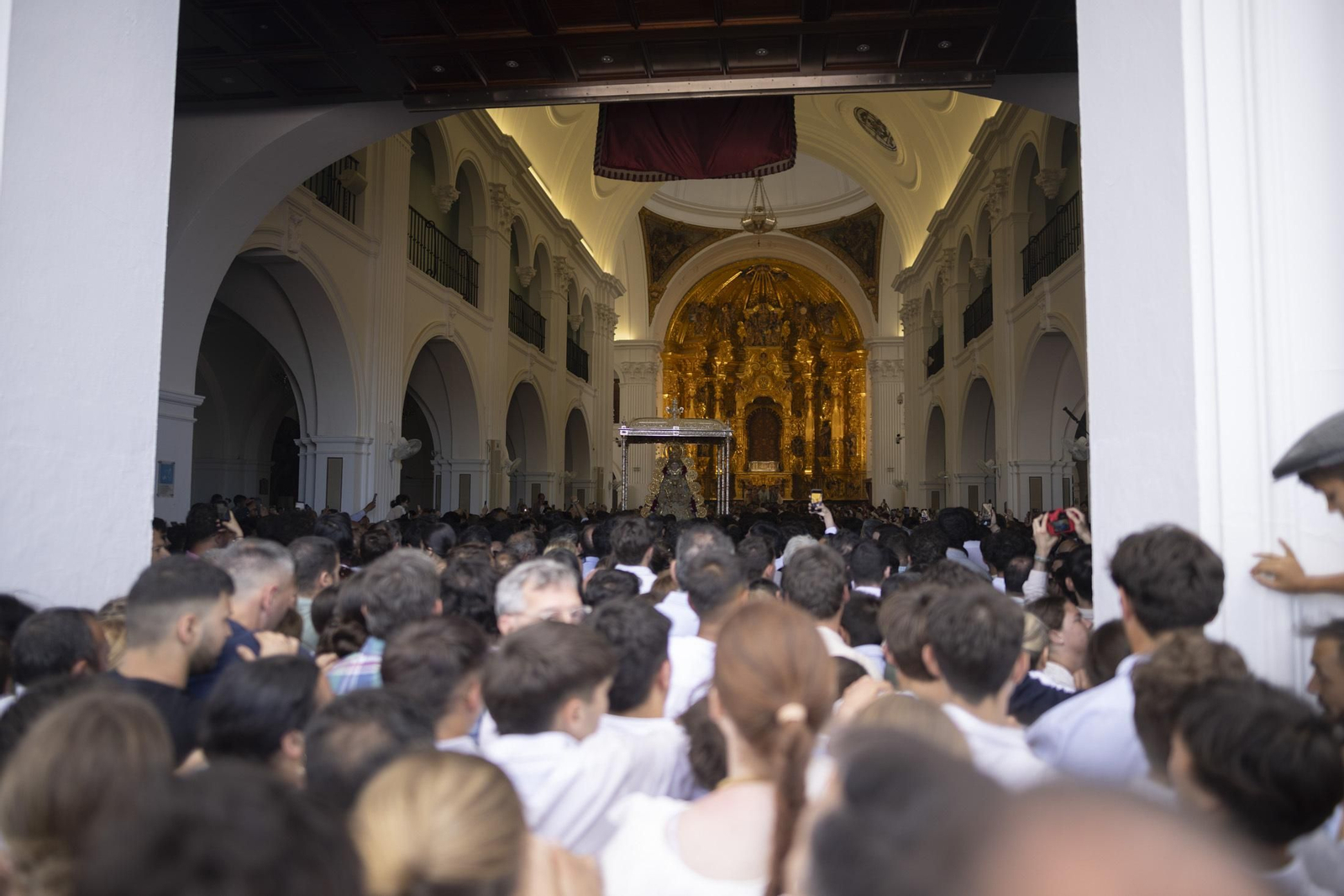 Las mejores imágenes de la procesión de la Virgen del Rocío en la aldea