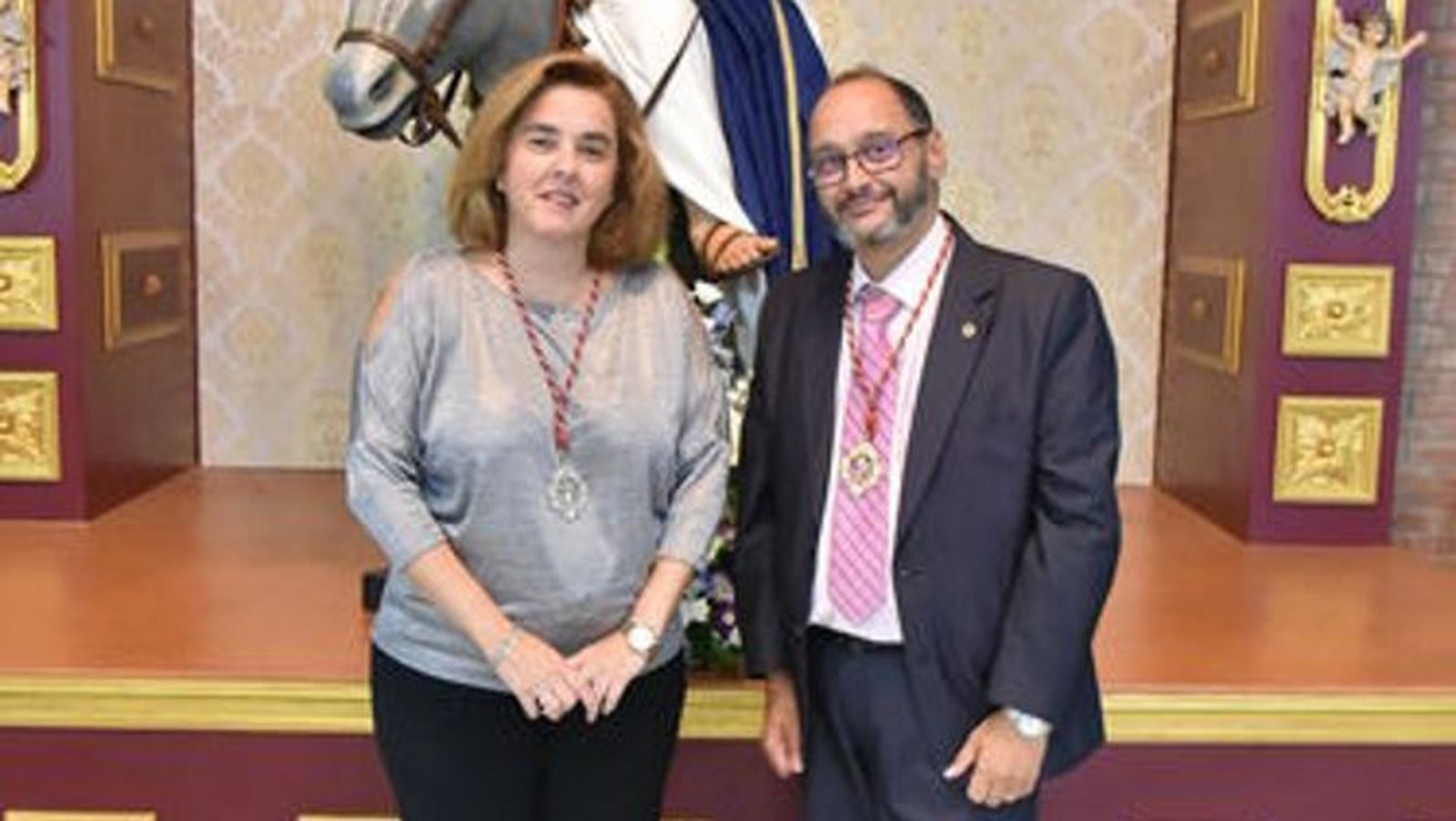 María Teresa Jurado, ayer, junto al exhermano mayor, José María Pizarro.