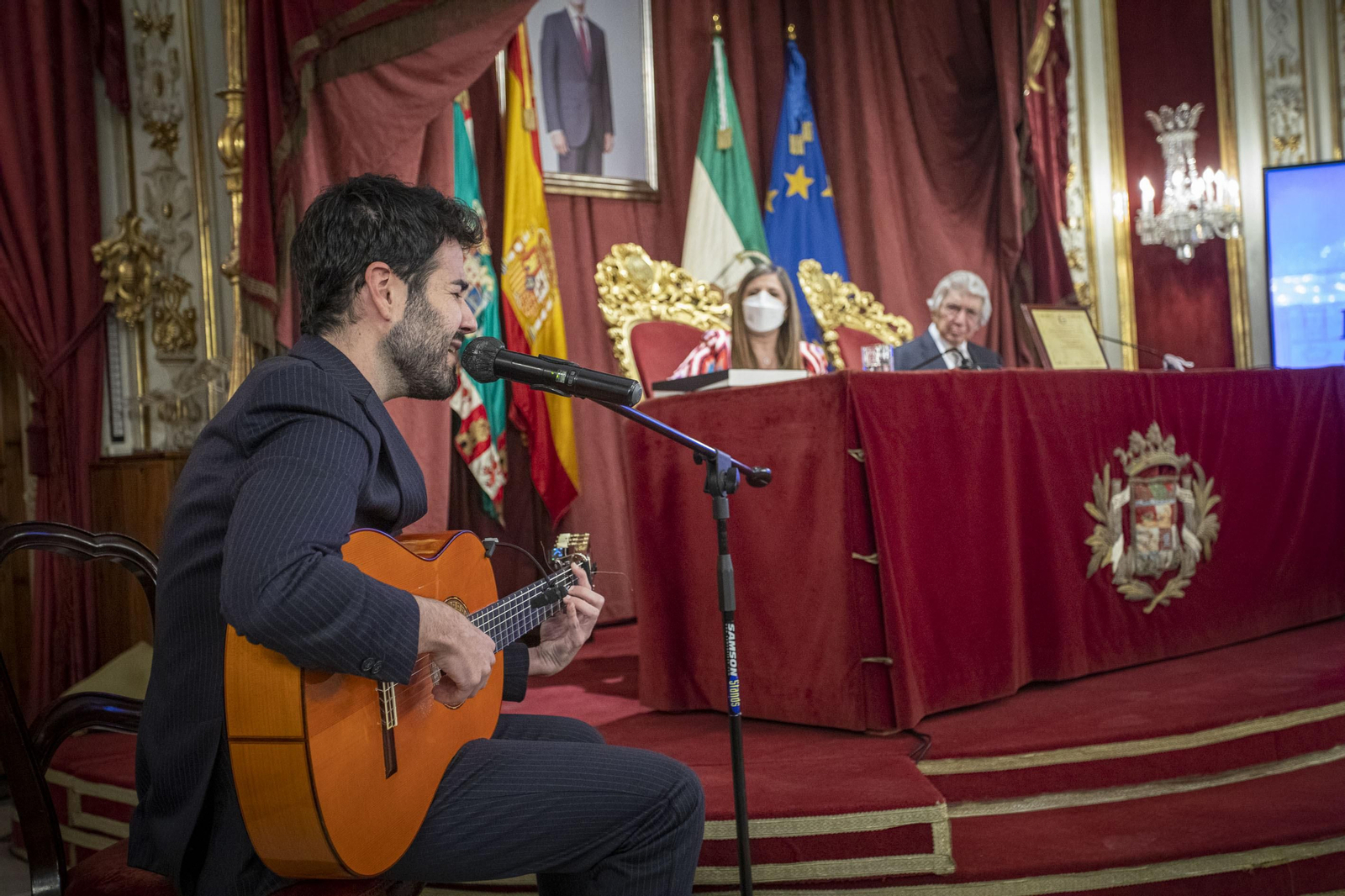 Imágenes de la distinción de Manuel Alejandro como Hijo Predilecto de la Provincia de Cádiz