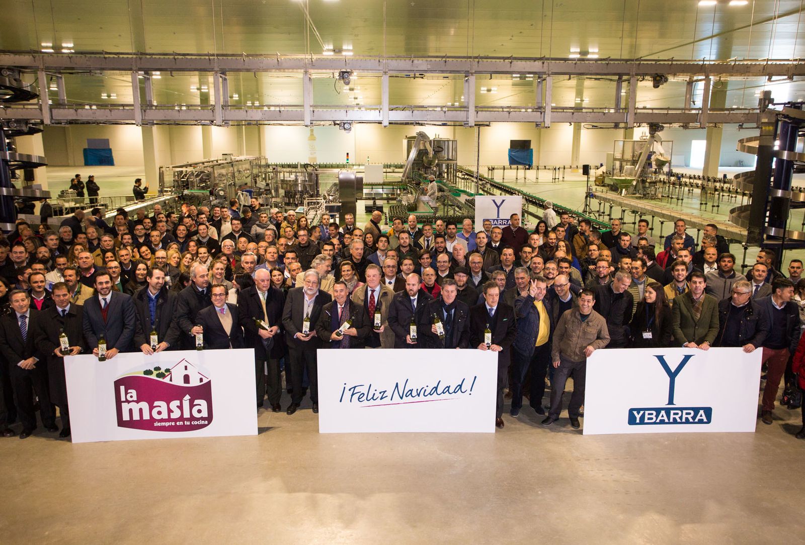 Foto de familia de la plantilla de Grupo Ybarra.