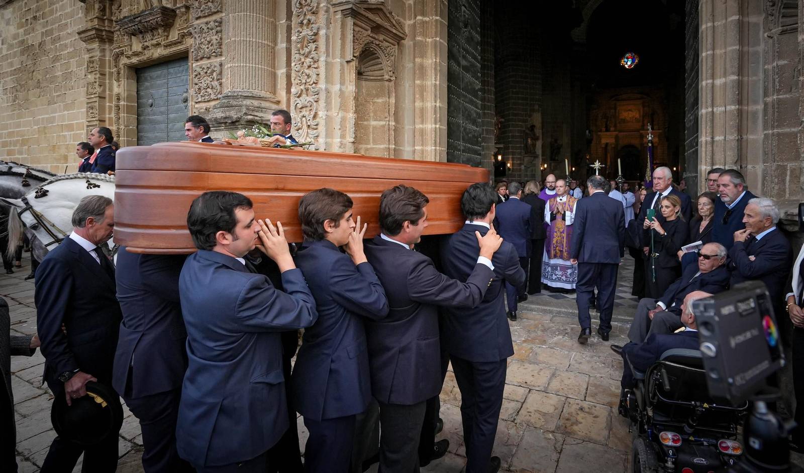 Imágenes del funeral de Álvaro Domecq en la catedral de Jerez