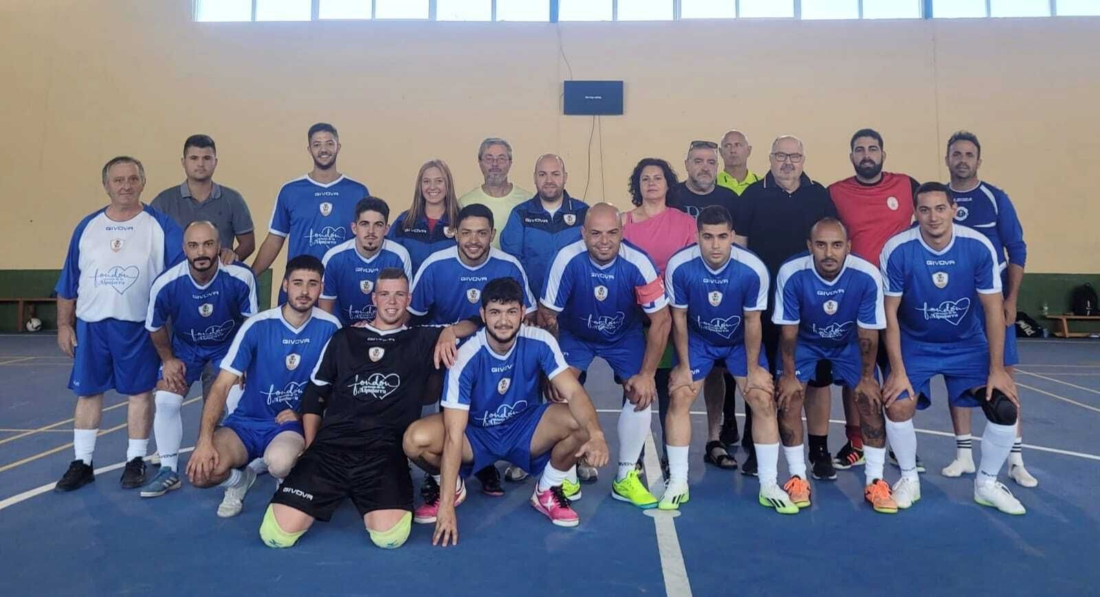 Foto de equipo del Fondón antes de disputar su torneo de presentación.