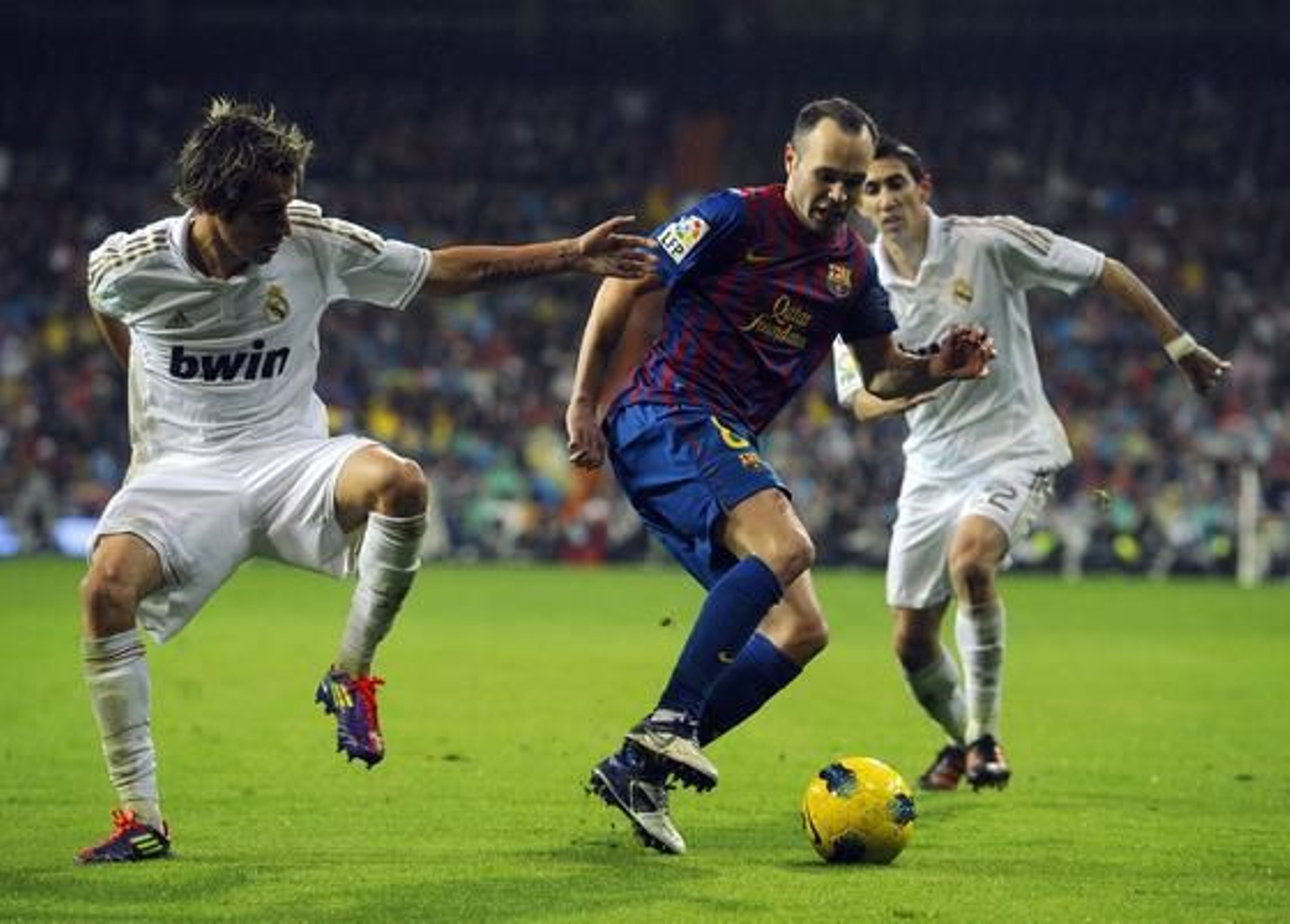 El Barcelona vence al Real Madrid a domicilio (1-3). / AFP