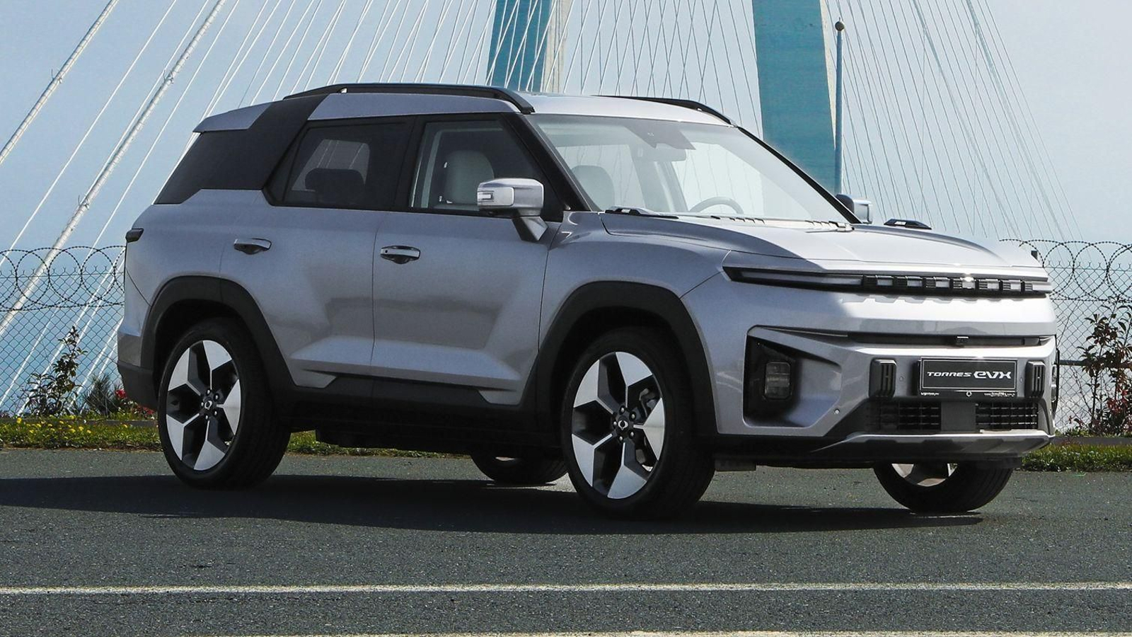 El KGM EVX estrena una batería más capaz, mayor autonomía y mantiene el mismo precio