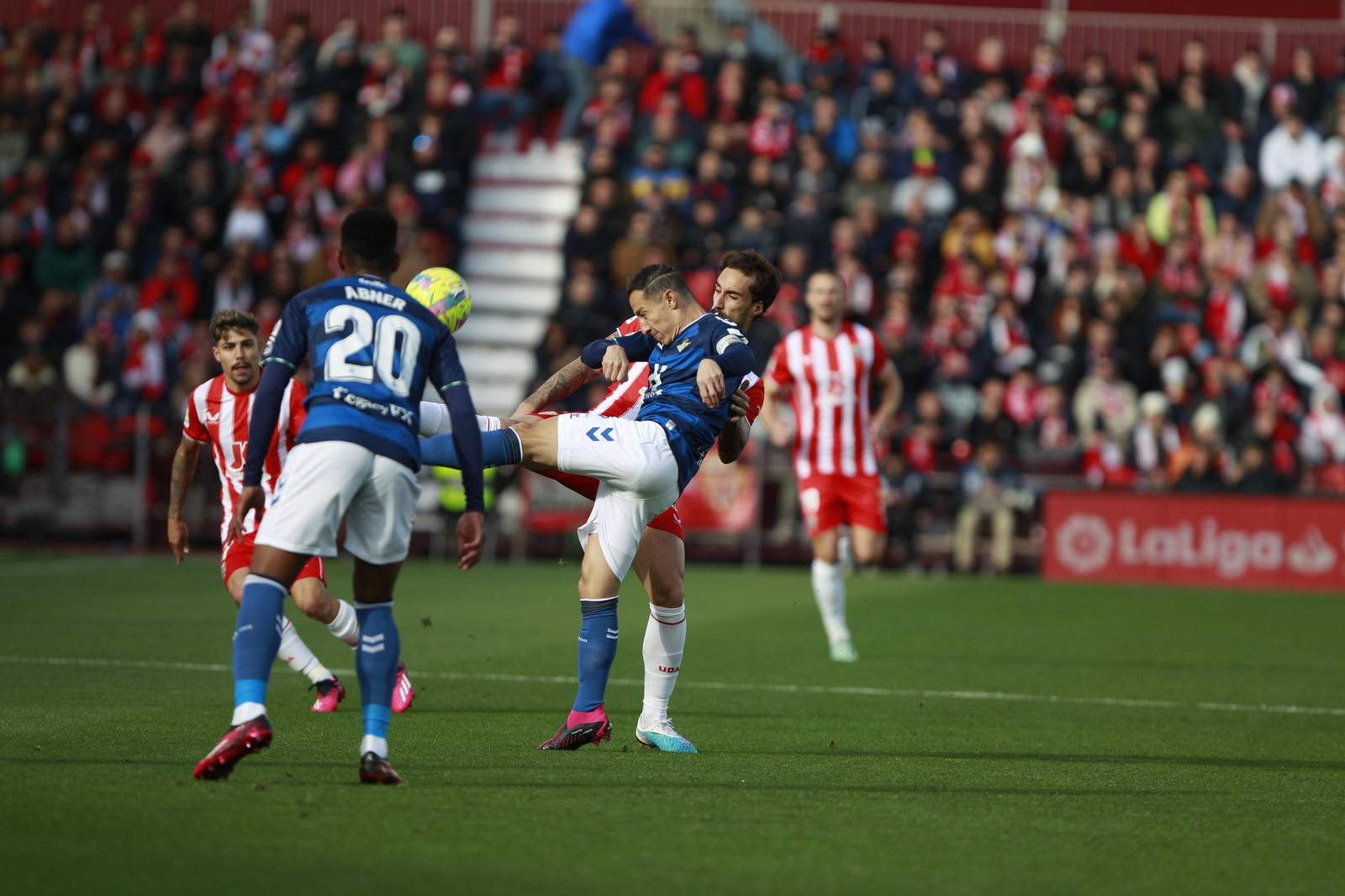 Imágenes del partido de fútbol U.D. Almería-Real Betis Balompié