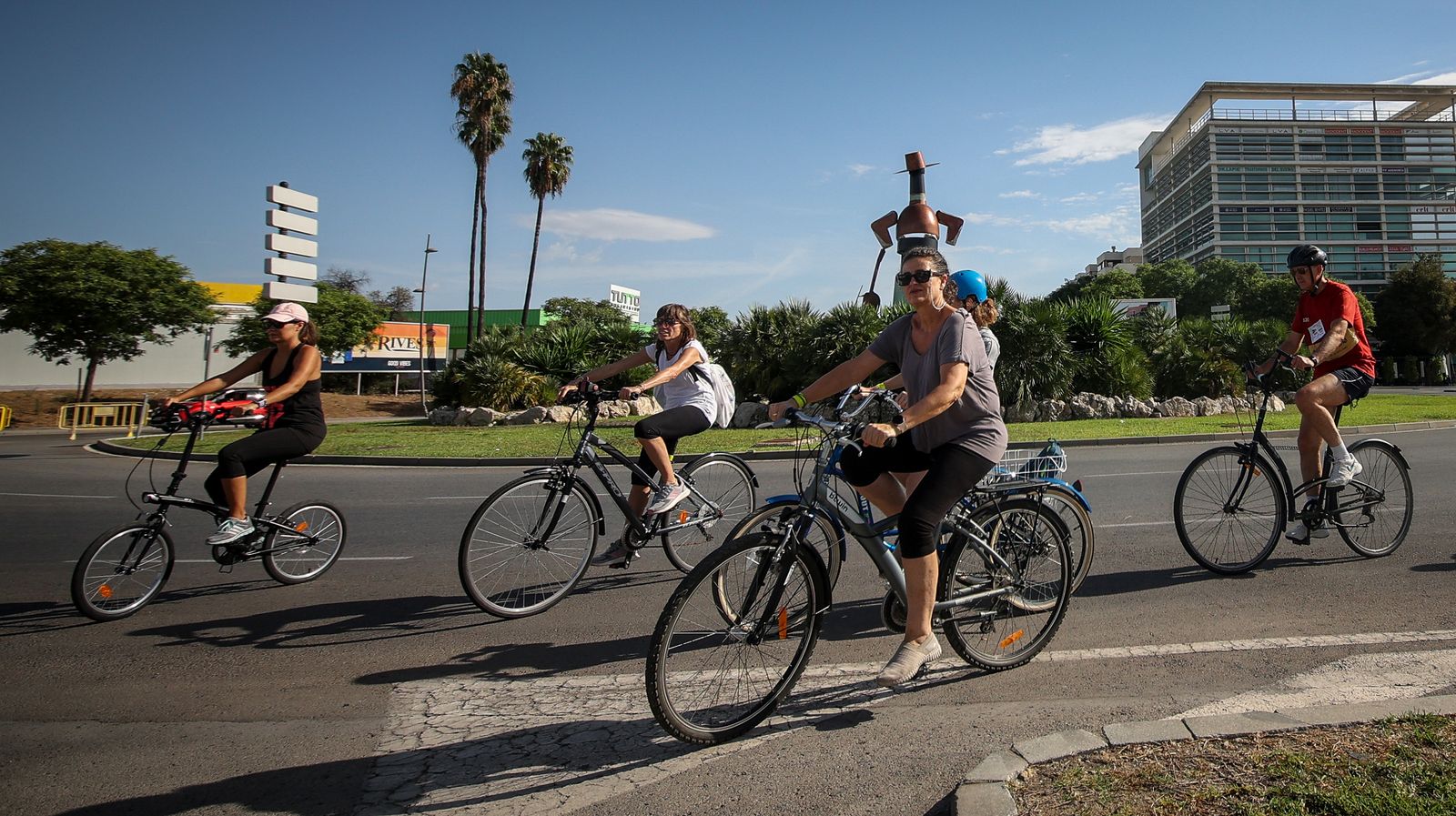 Gran ambiente en la fiesta de la bici y la amistad