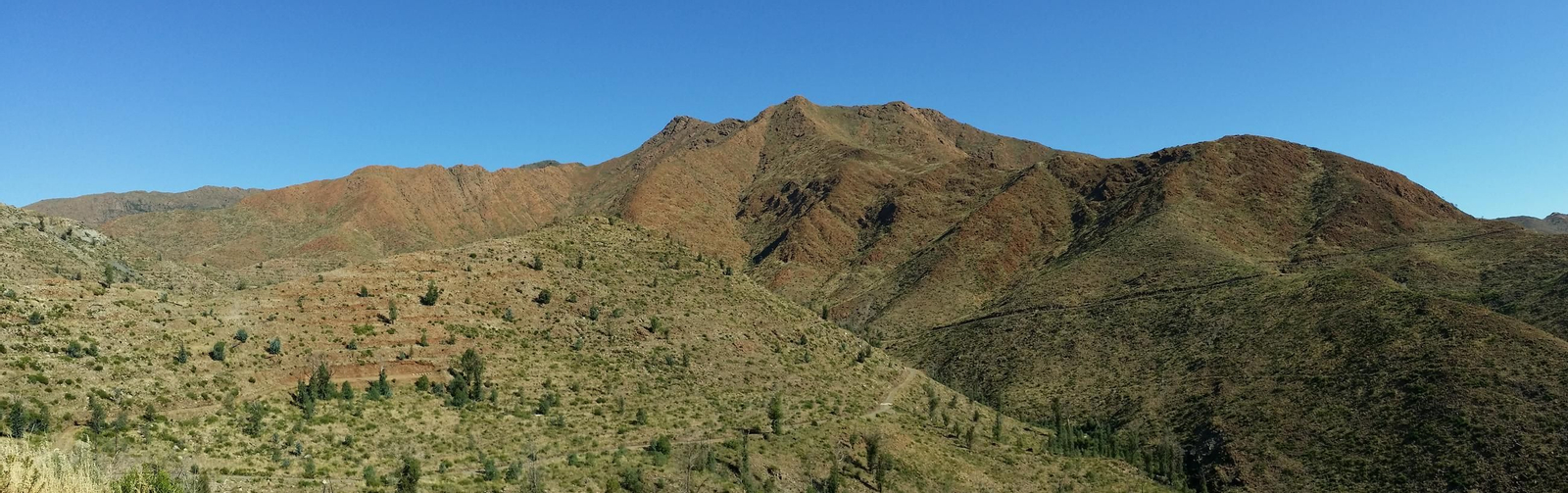 La Sierra Alpujata, desde el Mirador de las Águilas. La Sierra Alpujata, desde el Mirador de las Águilas.