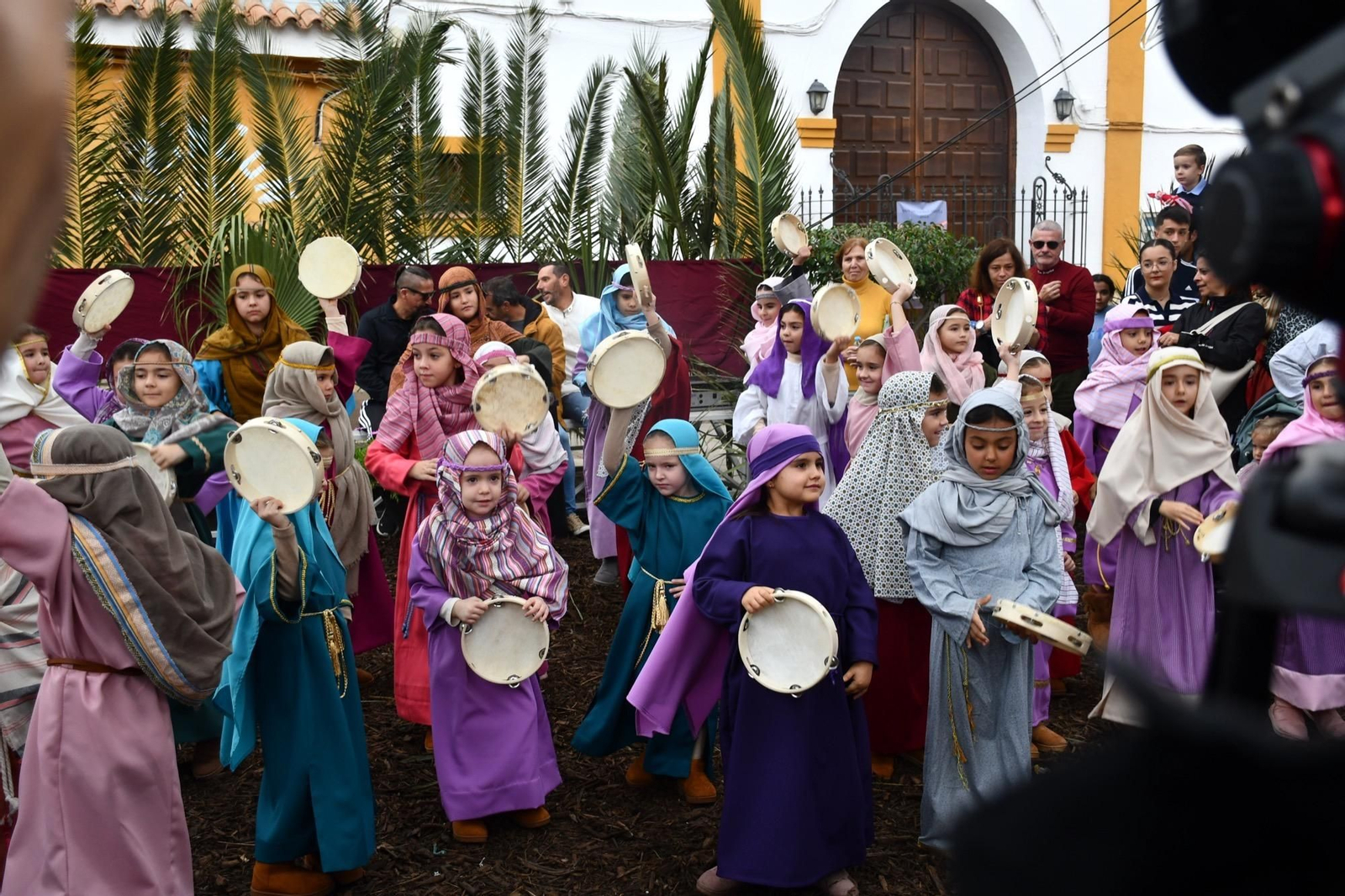 Puente Mayorga da comienzo a la Navidad con un animado Belén Viviente