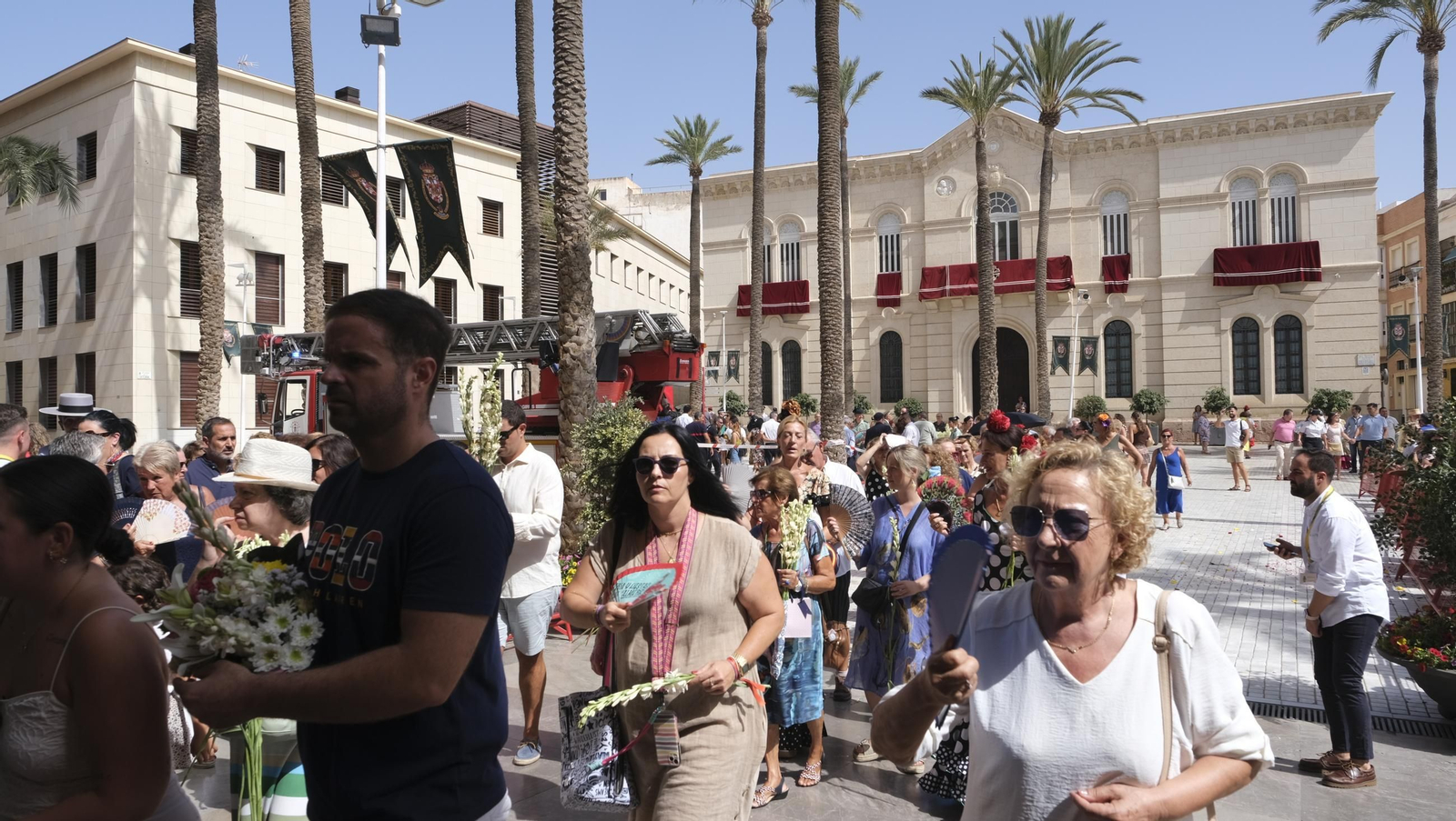 Ofrenda floral a la Virgen del Mar en la Feria de Almería 2024, en imágenes