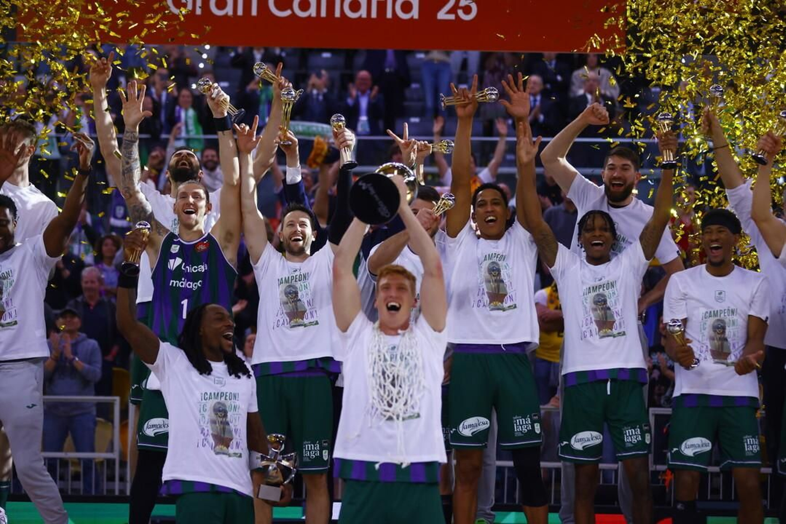 El Unicaja, campeón de Copa: Todas las imágenes del partido, la fiesta y la llegada a Málaga