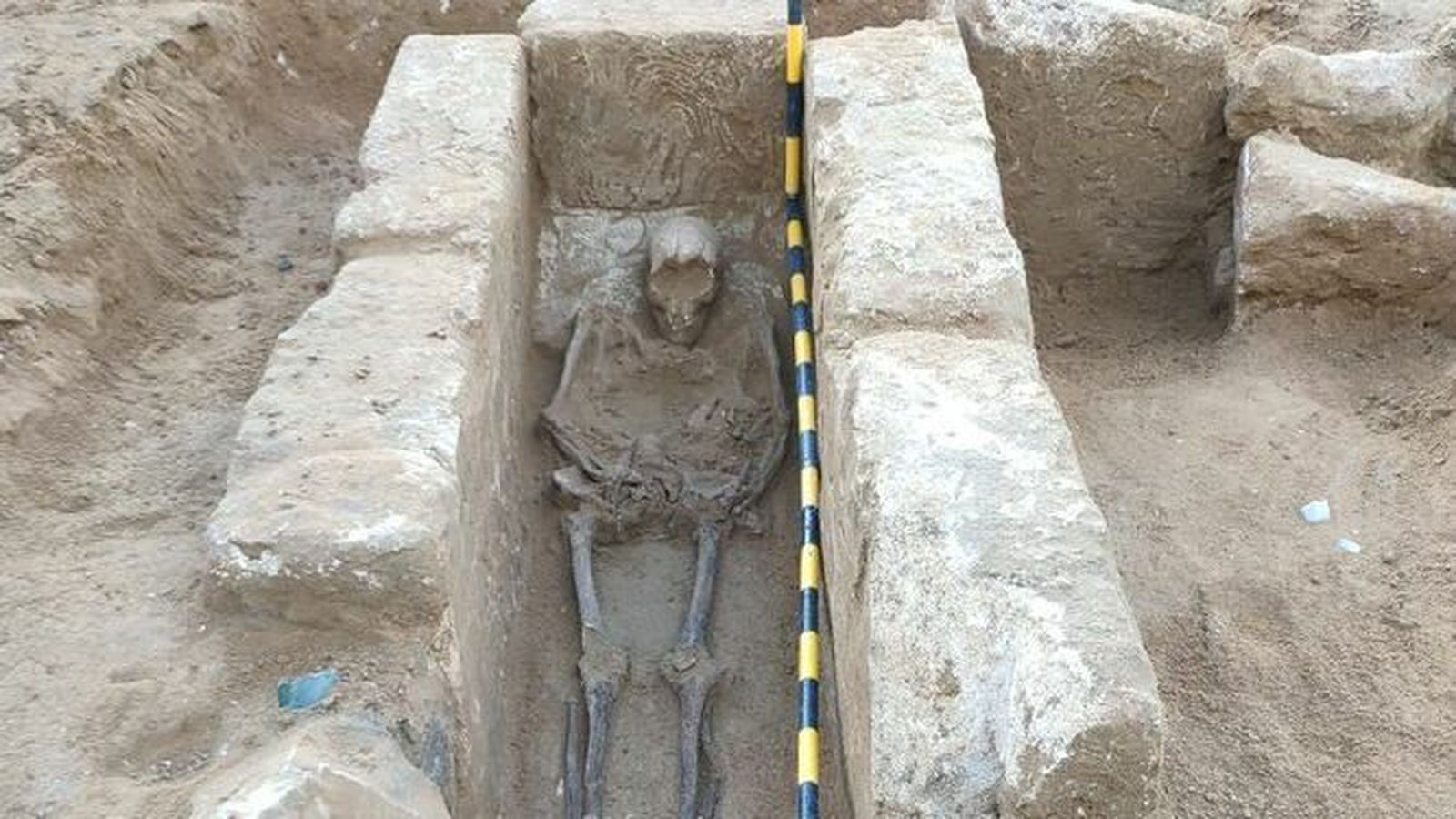 Enterramientos hallados en el Garaje América.