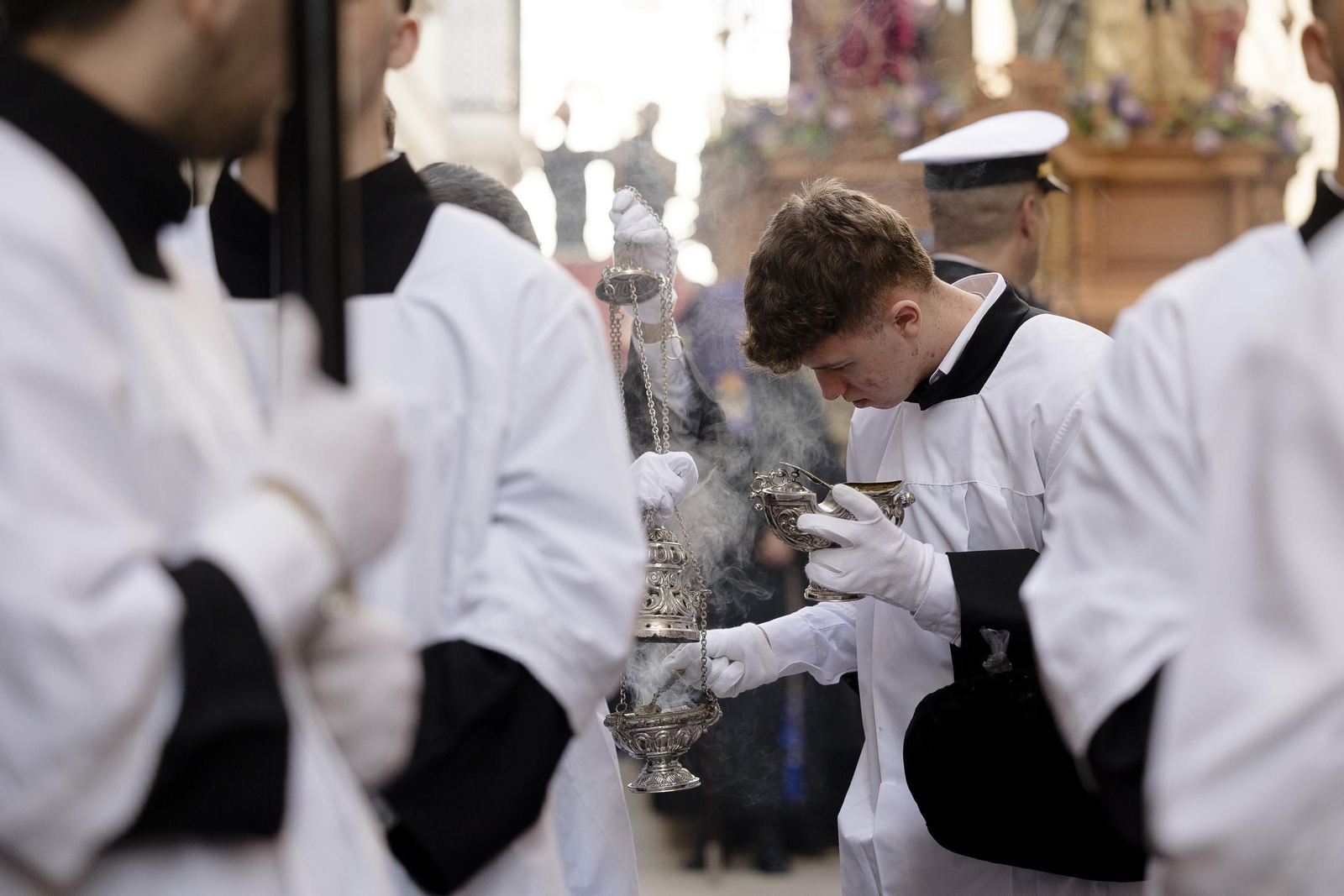 Imágenes de la salida de Siete Palabras en la Semana Santa de Cádiz 2025