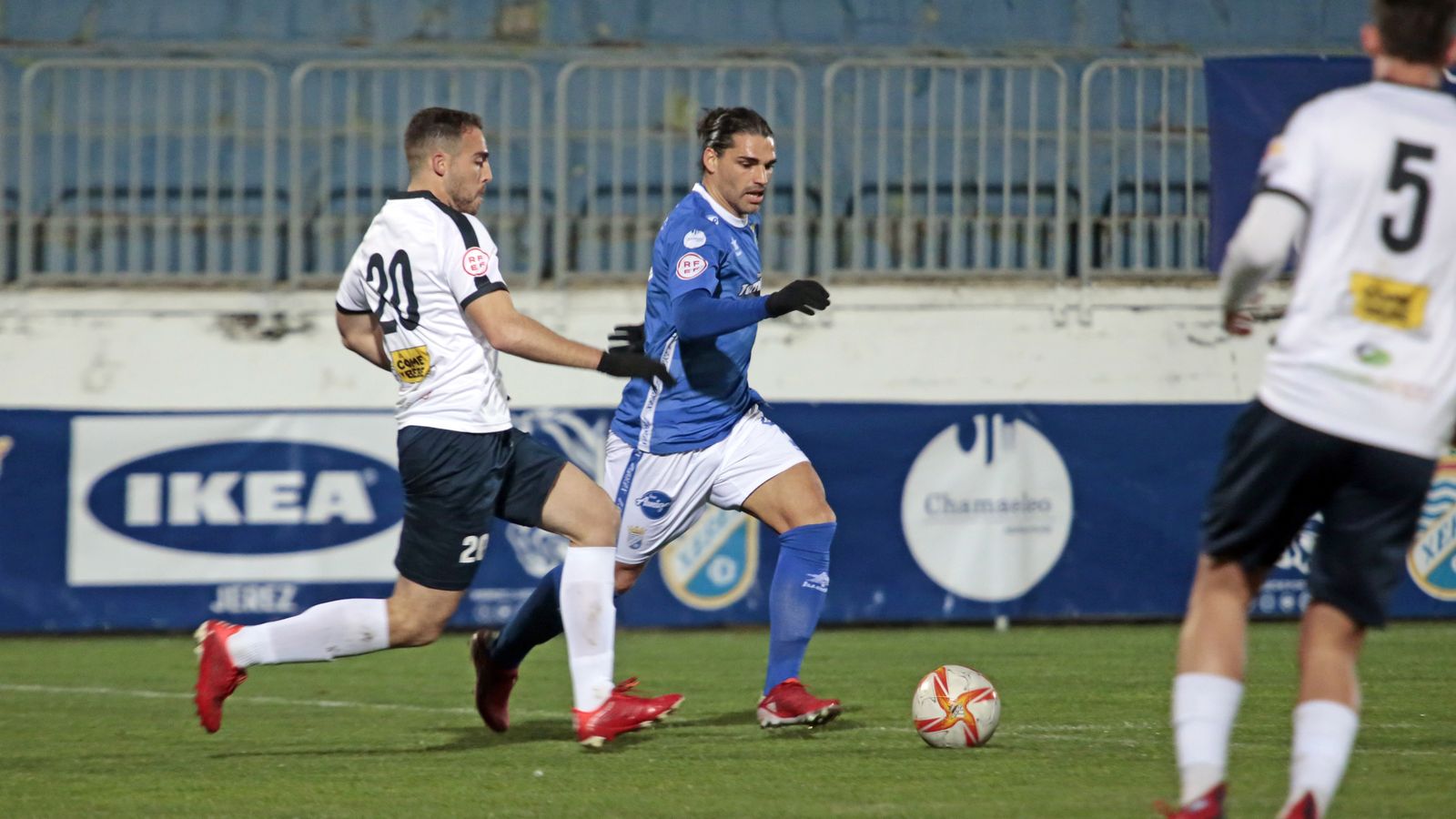 Imágenes del Xerez CD y CD Pozoblanco en el Pedro S. Garrido