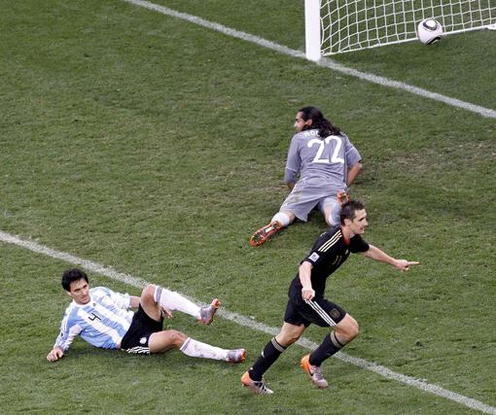 Alemania pone en evidencia a Argetina y obtiene el pase a semifinales. / Reuters