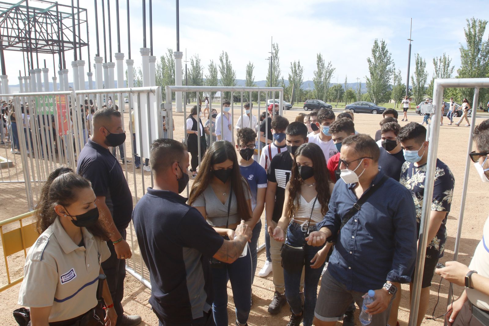 Primera jornada en el parque de atracciones de El Arenal, en imágenes