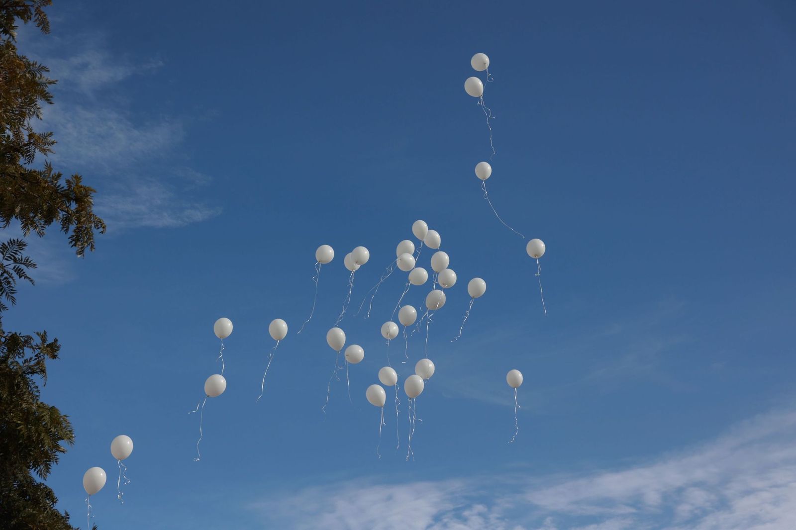 Dolor y desolación en Aljaraque: Las fotos de la desgarradora despedida a la familia Zamorano fallecida en Adamuz