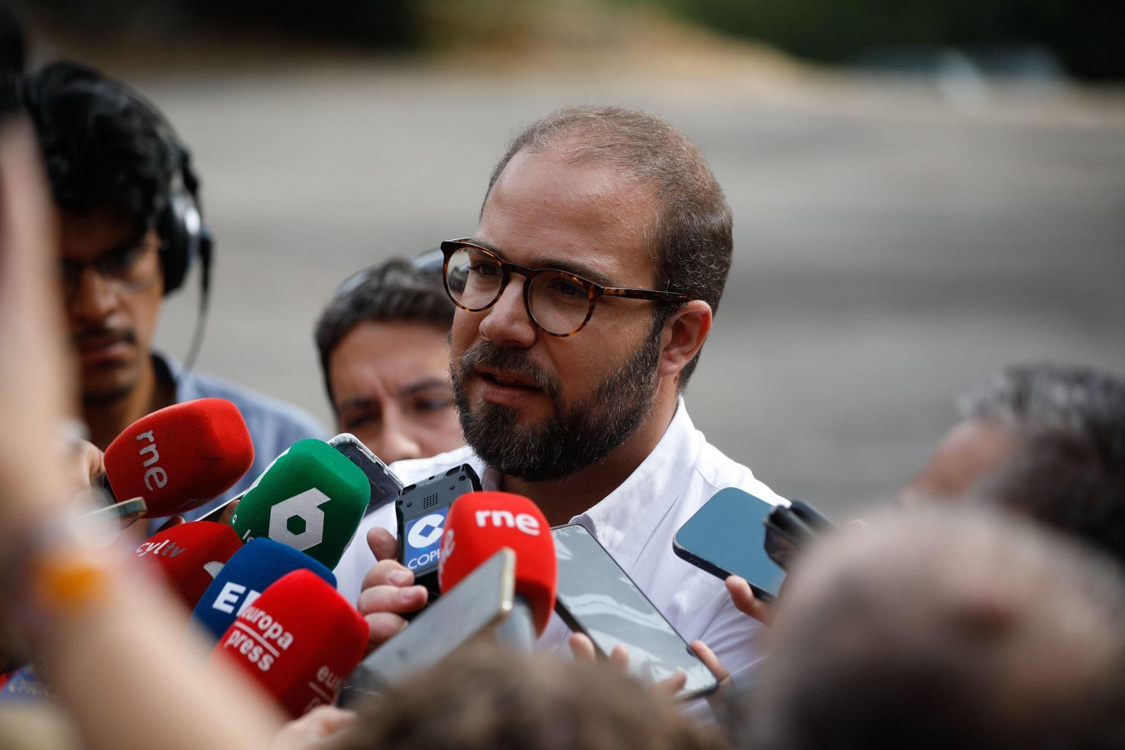 Las fotos de la visita de los Reyes a las zonas afectadas por los incendios en Sanabria y Las Médulas