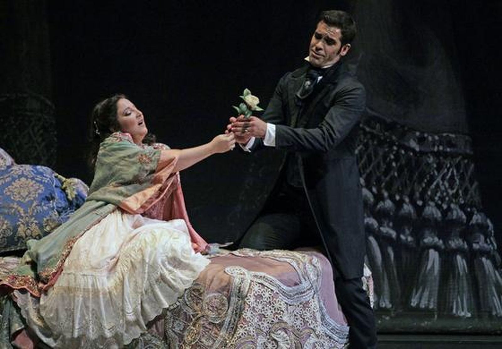 Una imagen del ensayo general de 'La Traviata' en el Teatro de la Maestranza. / Antonio Pizarro

Foto: Antonio Pizarro