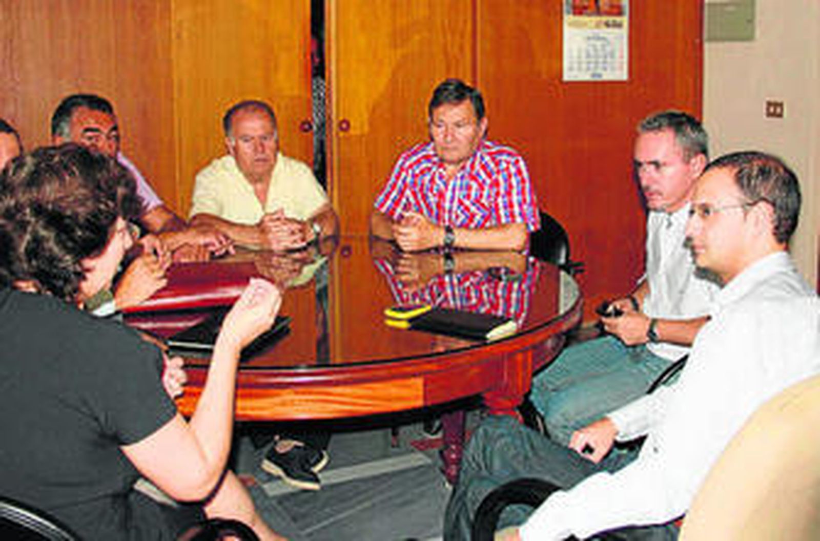 Una imagen de la reunión de Víctor Mora con representantes de Fadgce.