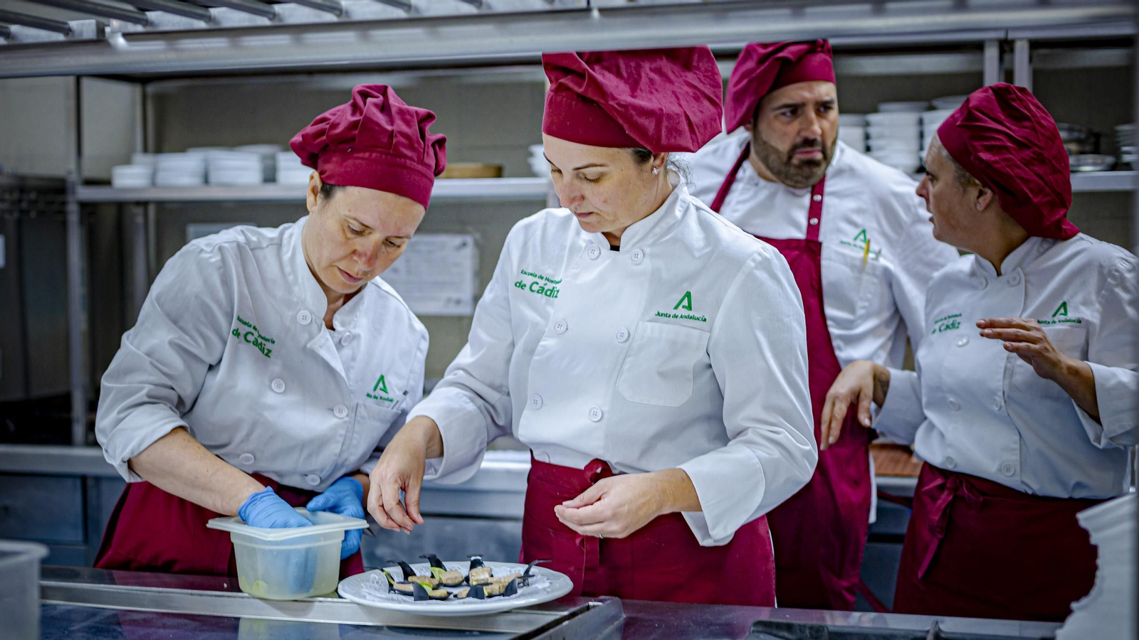 Las imágenes de la jornada sobre un menú del siglo de Oro en la Escuela de Hostelería de Cádiz